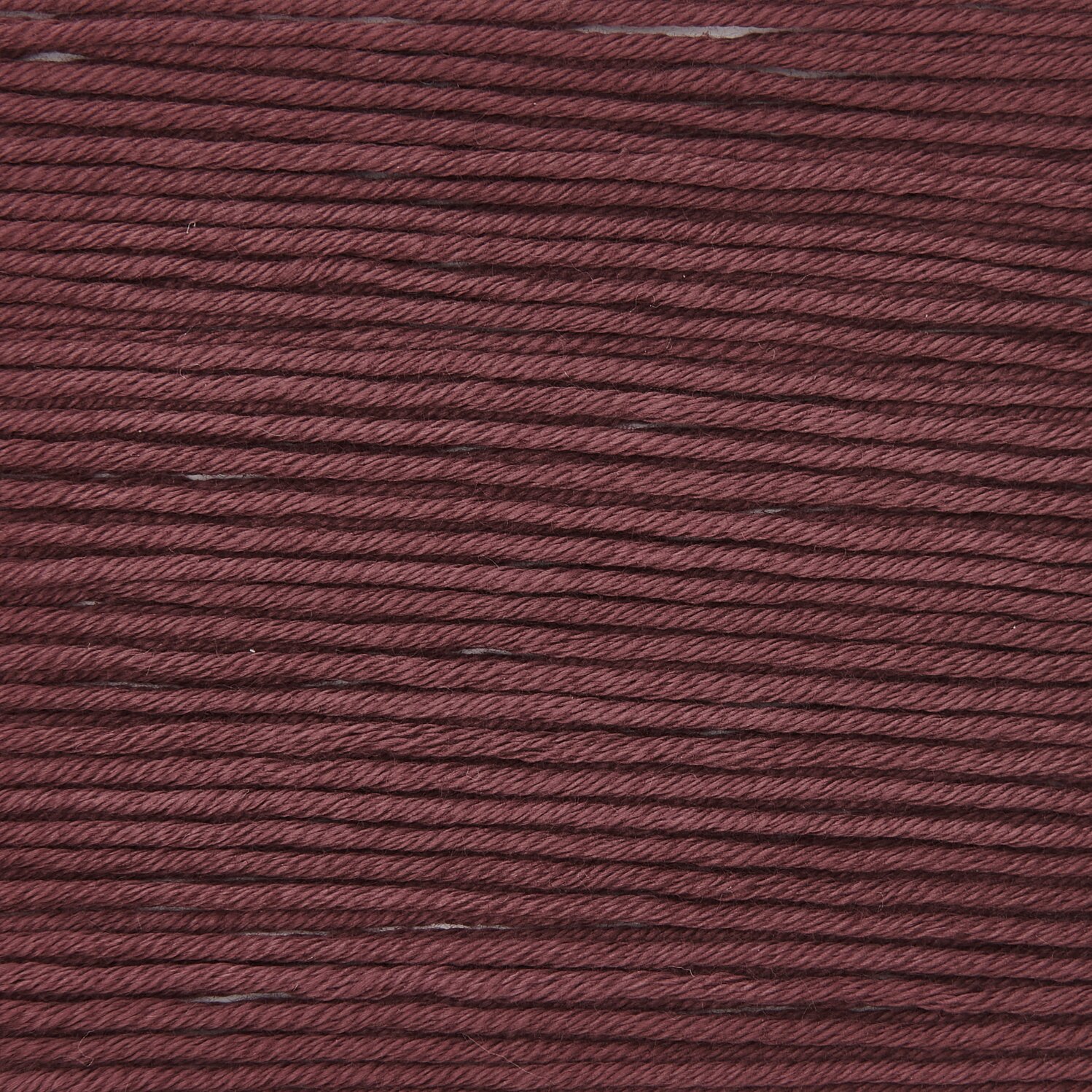 Wickelkarte des Garns Essentials Fine Fine Merino in der Farbe 114 Weinrot.