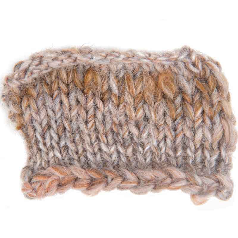 Fashion Flame: Strickprobe in melierten Brauntönen, weiche Textur, ideal für warme Strickprojekte.