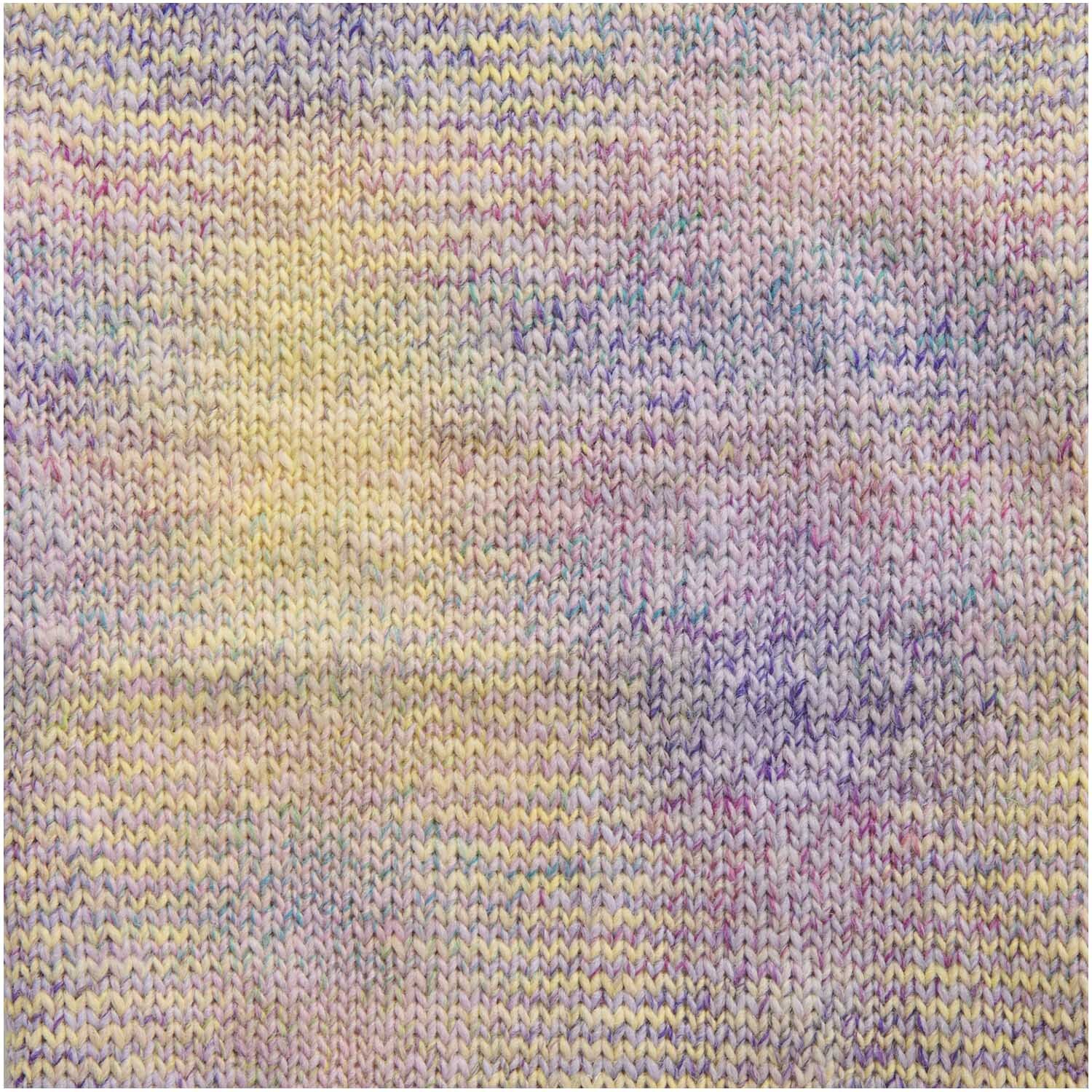 Creative Colour Shift dk: Strickmuster in sanften Pastelltönen von Rico Design, ideal für leichte Projekte.