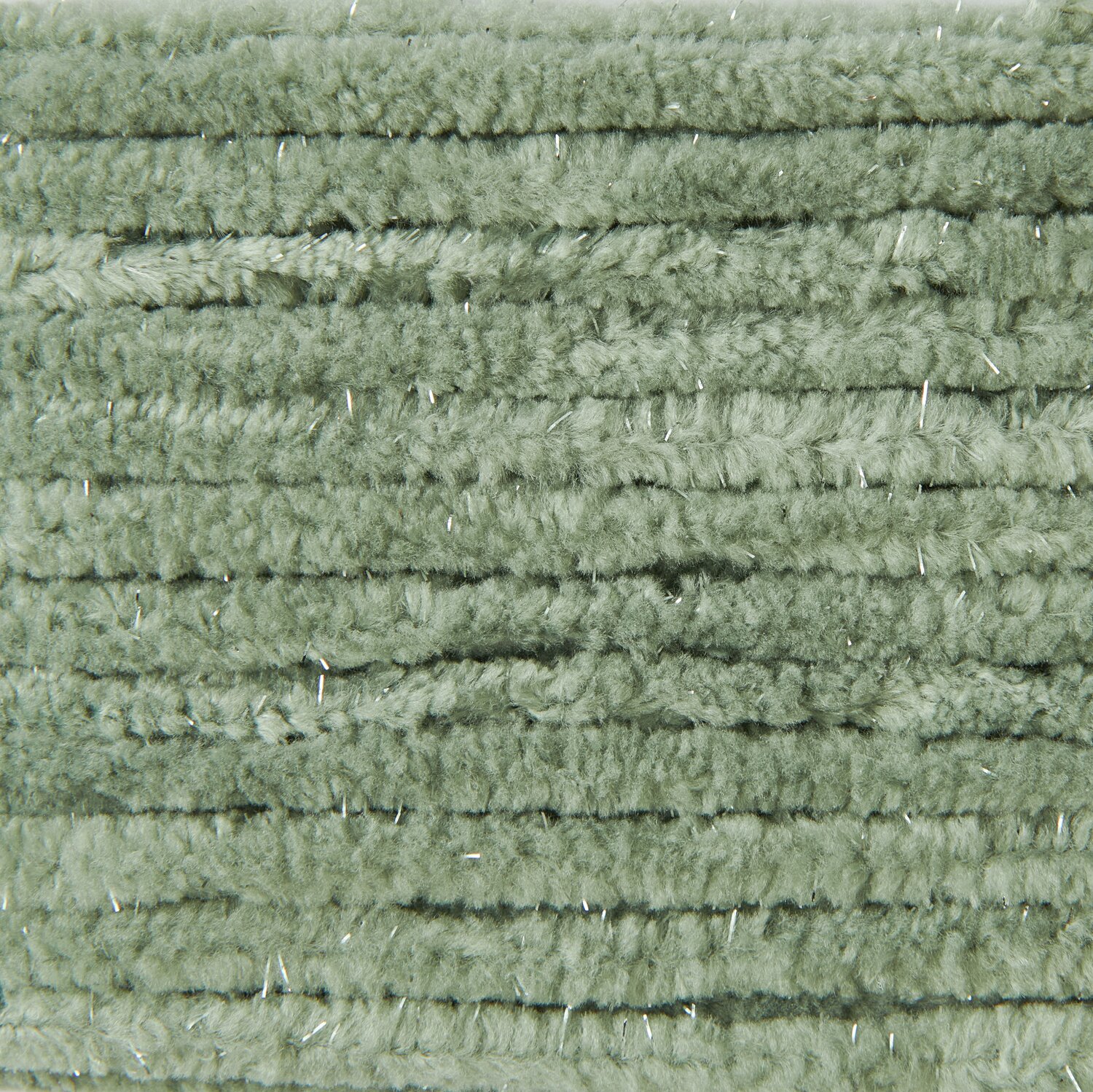 Creative Chenillove Sparkle, weiches Garn in Salbei mit schimmernden Akzenten, ideal für Strickprojekte.