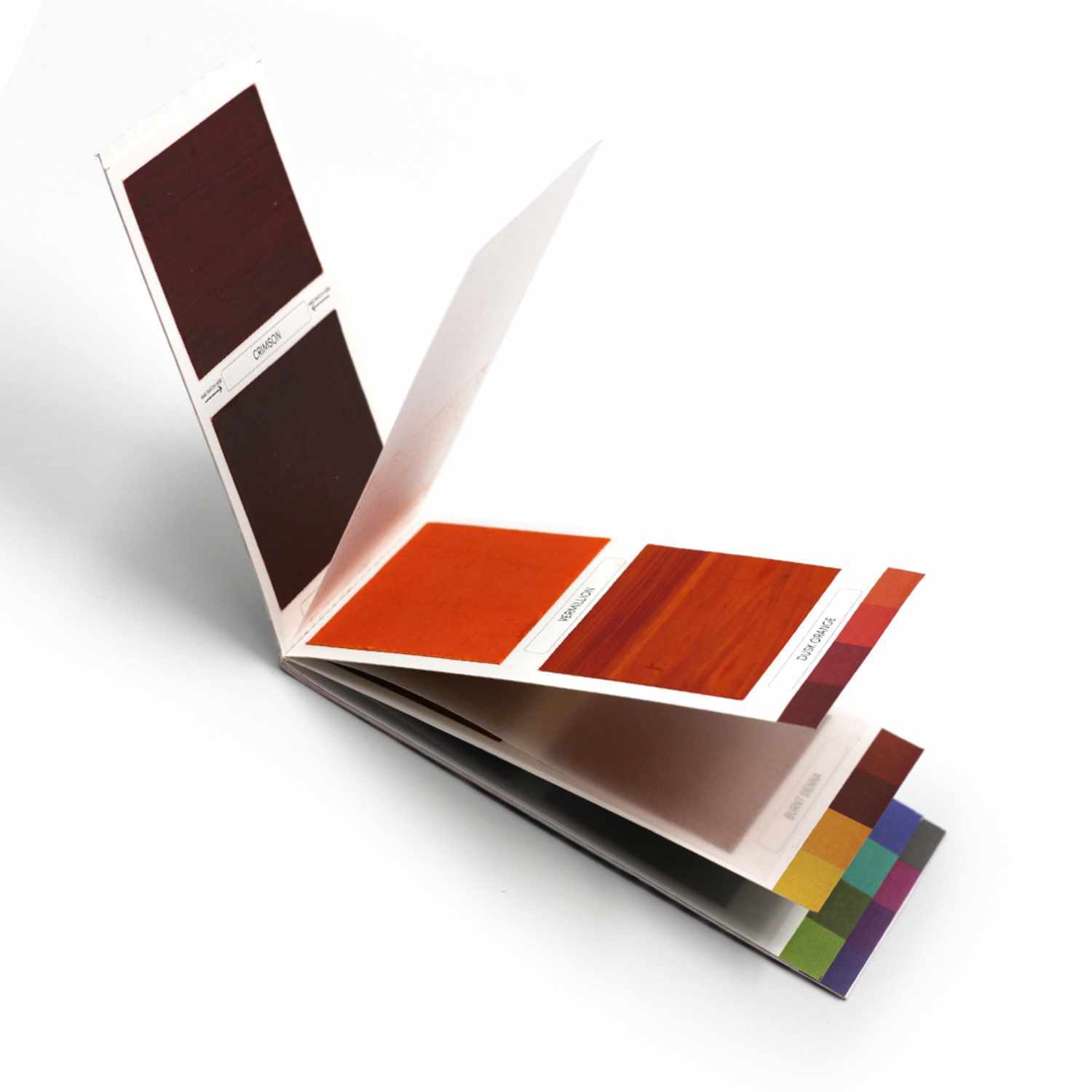 Viviva Colorsheets Original: Ein aufgeschlagenes Farbfächerbuch mit leuchtenden Farbtönen von Viva Decor.