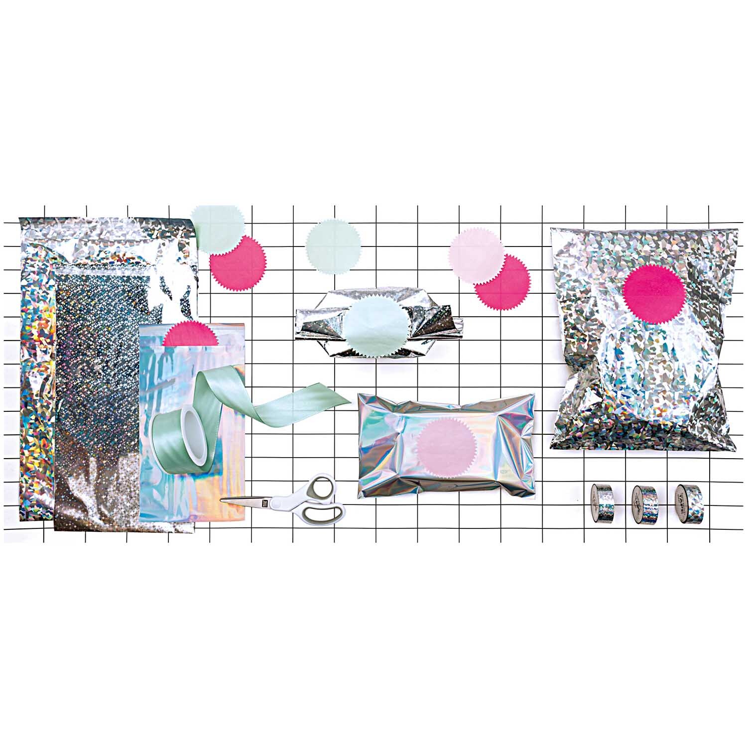 Paper Poetry Geschenktüten Set, 6 Holographietüten und 6 Sticker von Rico Design