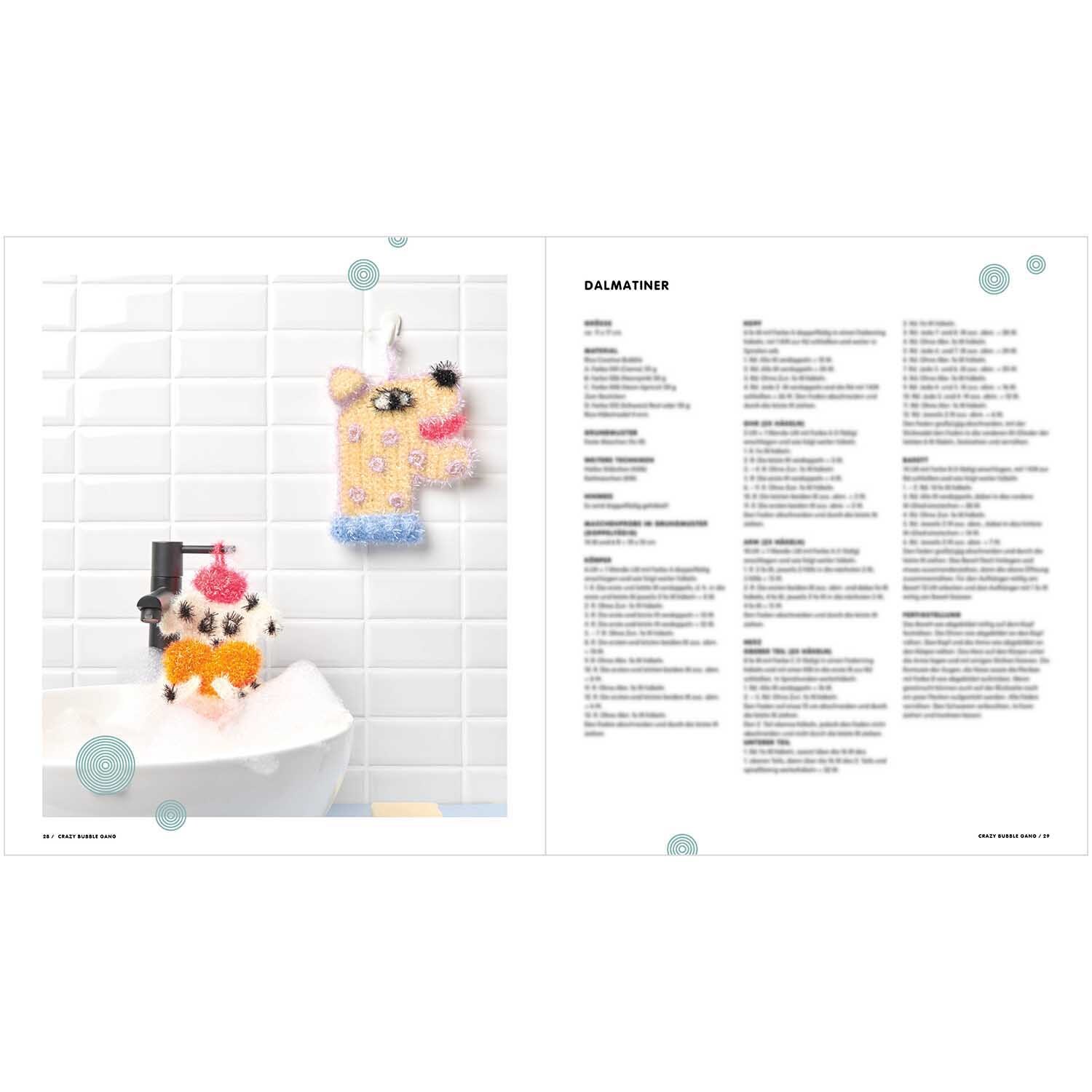 Crazy Bubble Gang: Bunte, gehäkelte Tierfiguren von Rico Design in einem Badezimmer auf weißem Hintergrund.
