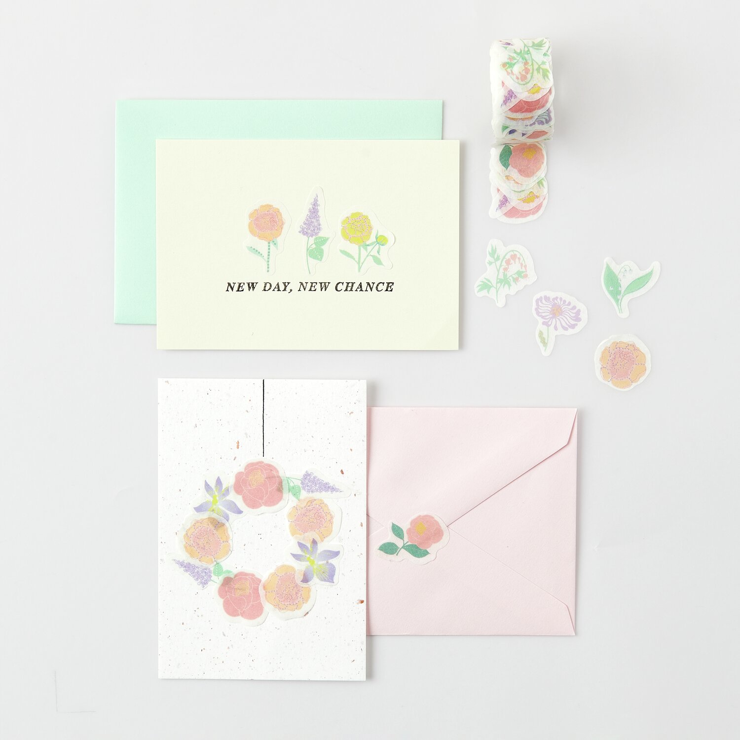 Washi Sticker Blumen pastell 200 Stück: Pastellfarbene Blumensticker auf Karten und Umschlägen.