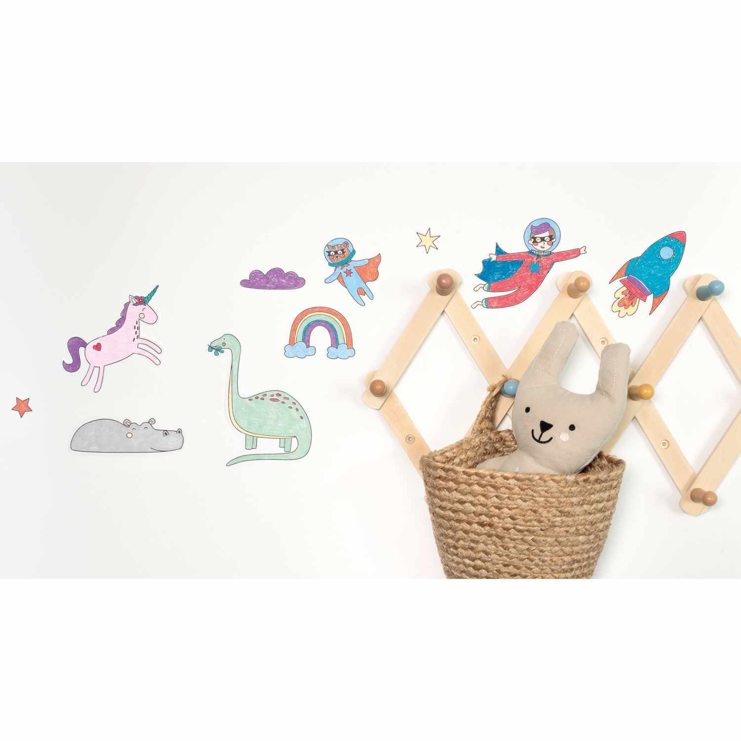 Malrolle Motive Adventure zeigt bunte Illustrationen von Einhorn, Dinosaurier und Astronauten. Ideal für kreative Kinderzimmergestaltung.