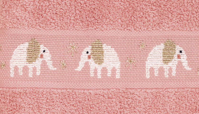 Stickanleitung Ärmellätzchen mit Elefanten, rosa Stoff mit gestickten weißen Elefantenmotiven.