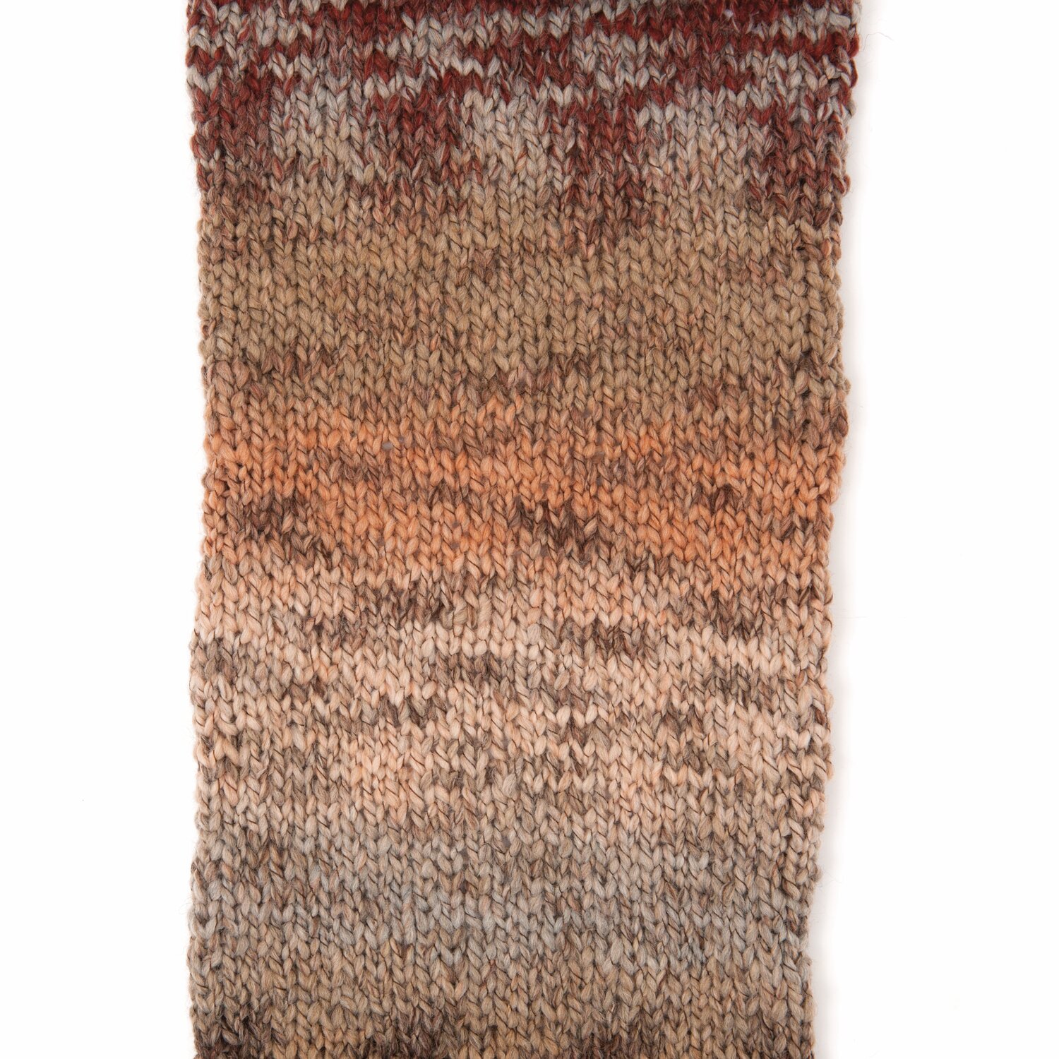 Fashion Artisan: Gestricktes Muster in Lachs-Braun von Rico Design, zeigt weiche Farbverläufe.