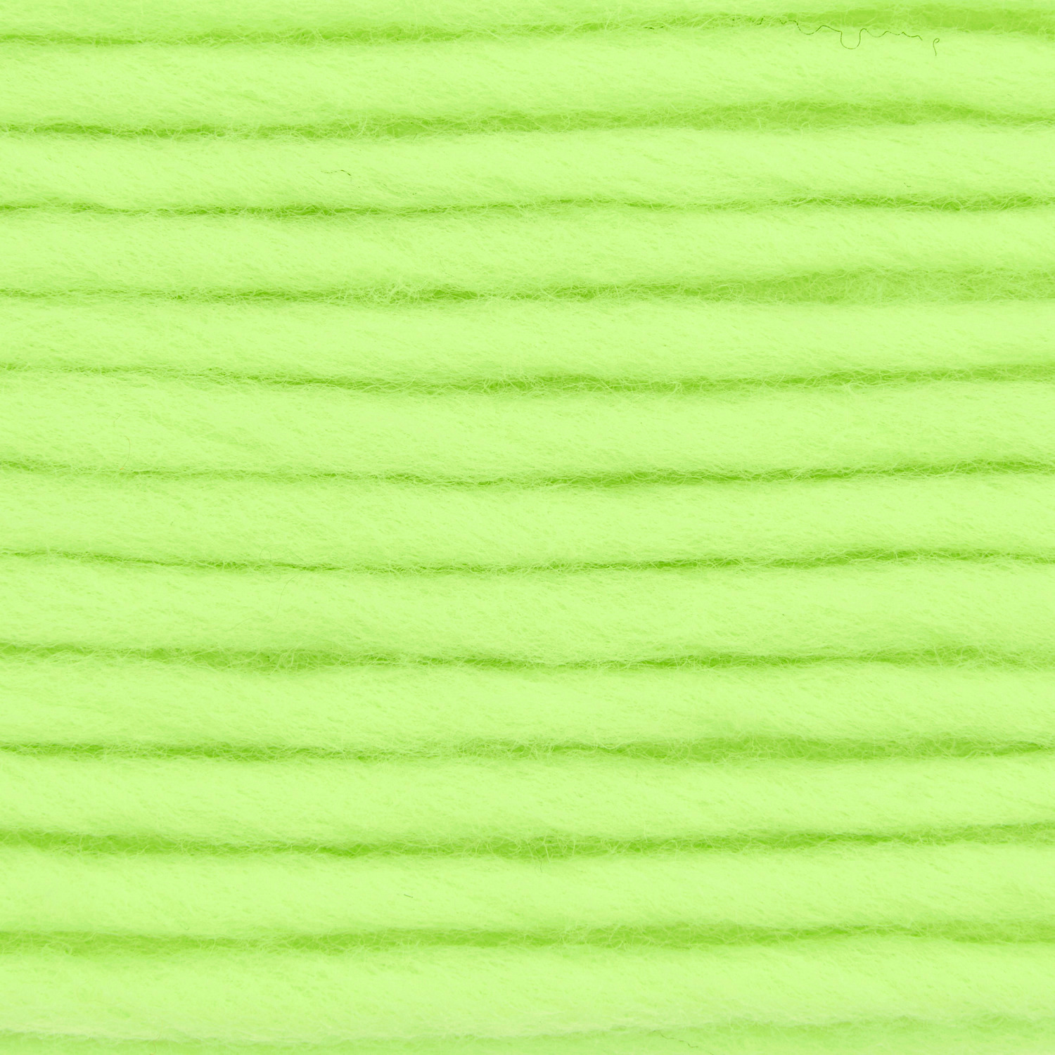 Essentials Super Neon Super chunky: Dicke, grüne Wolle von Rico Design, ideal für kreative Strickprojekte.