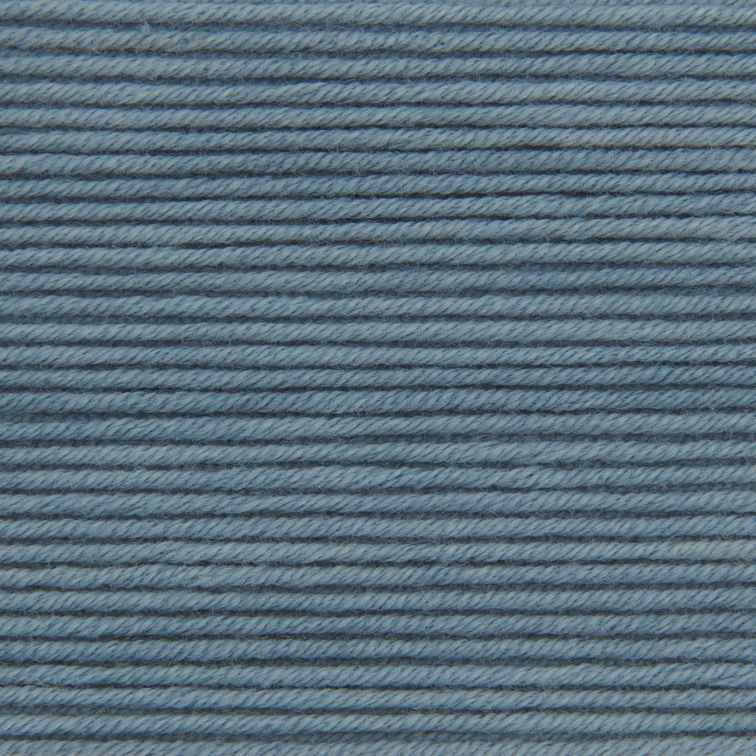 Creative Sport dk, weiches Garn von Rico Design in Taubenblau, ideal für Strickprojekte.