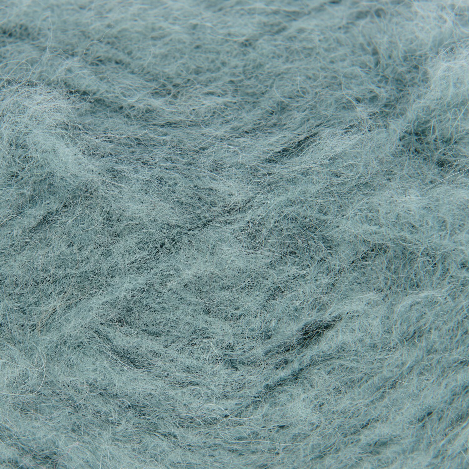 Luxury Pure Baby Alpaca, weiches Garn in Rauchblau von Rico Design, 50g Knäuel mit 150m Länge.