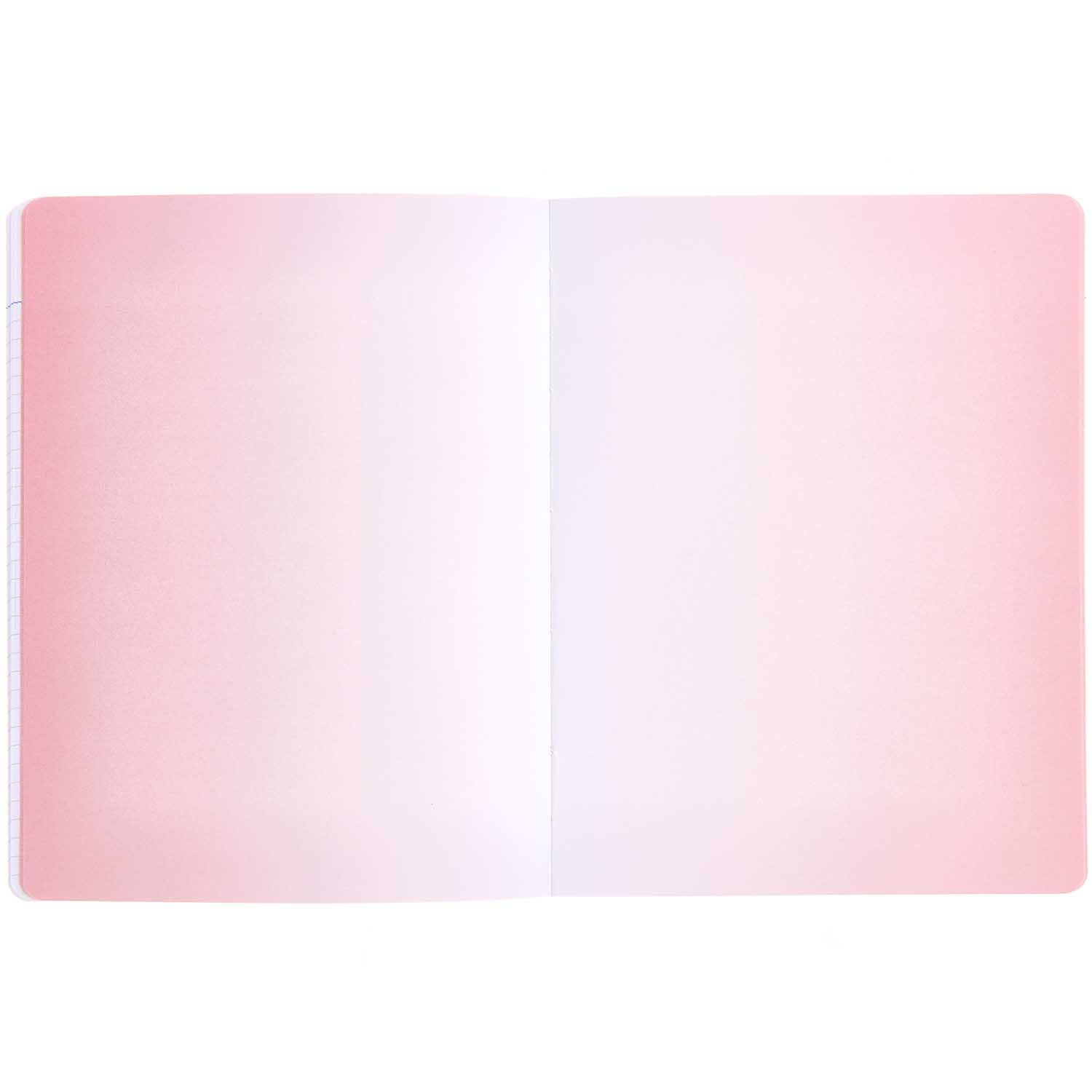 Rico Design x Redfries Notizbuch Wolken mit 128 Seiten, geöffnet auf einer rosa Doppelseite.