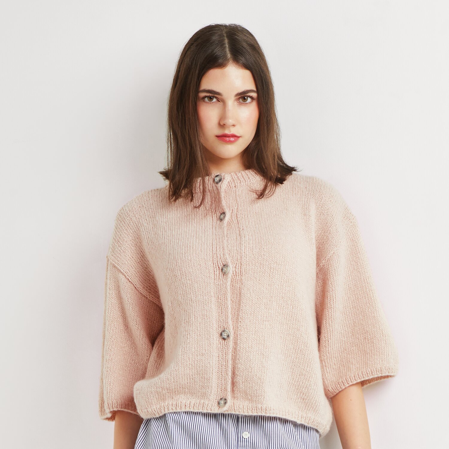 Strickset Jacke Modell 18 in zartem Rosa, präsentiert von Rico Design, ideal für Frühling und Sommer.