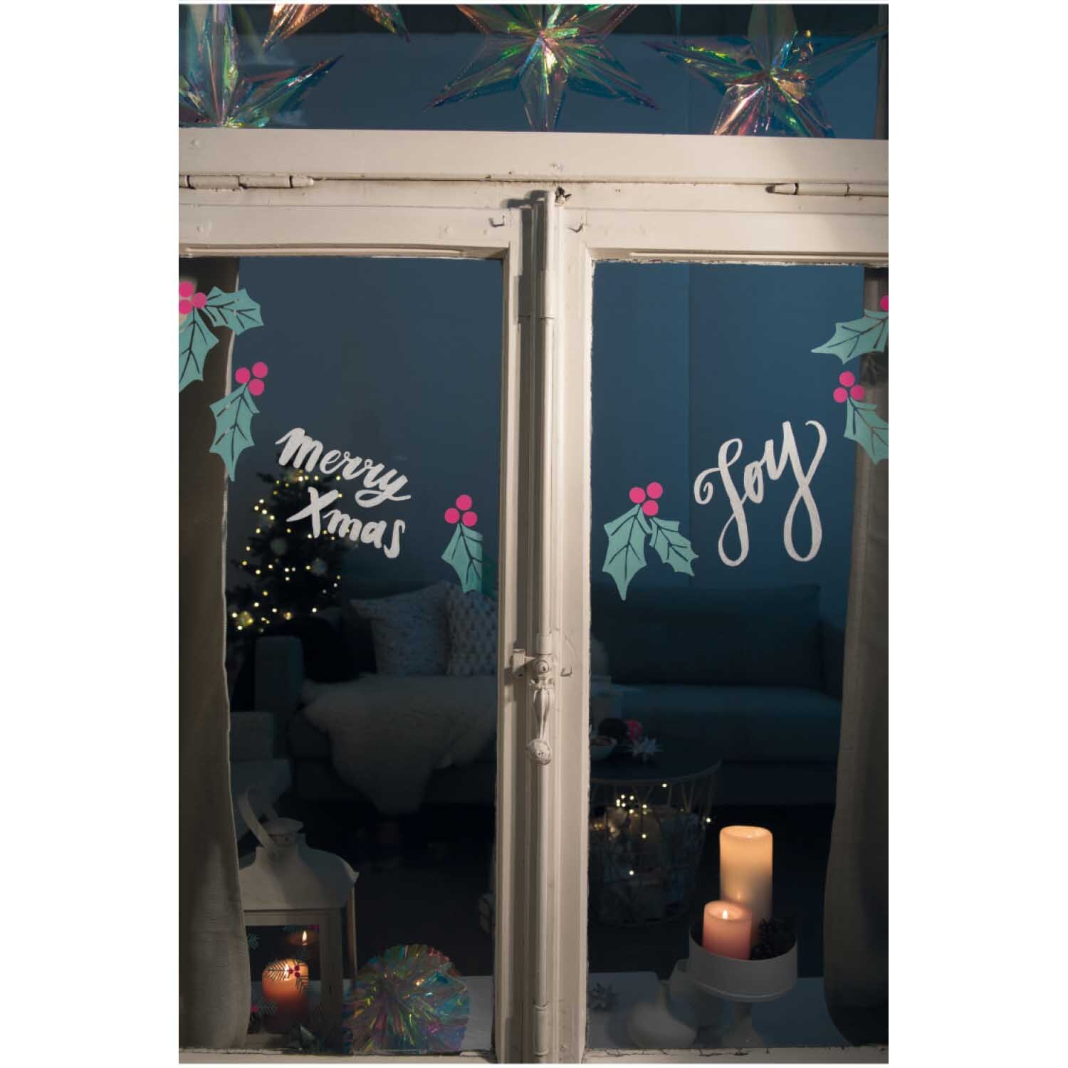 Kreidestifte Flüssigkreide Set Celebration dekoriert Fenster mit festlichen Motiven und Schriftzügen. Ideal für kreative Weihnachtsdekorationen.