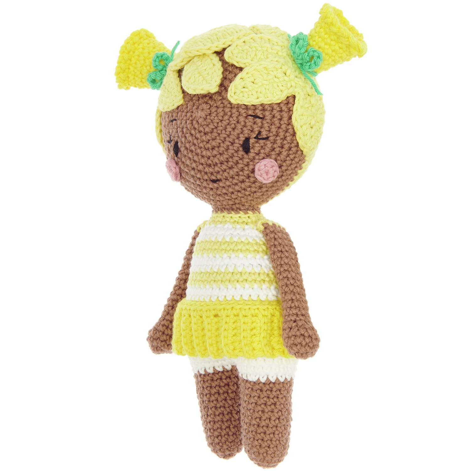 Creative Ricorumi dk: Gehäkelte Puppe mit gelbem Haar und gestreiftem Kleid in Pastellgelb und Nougat.