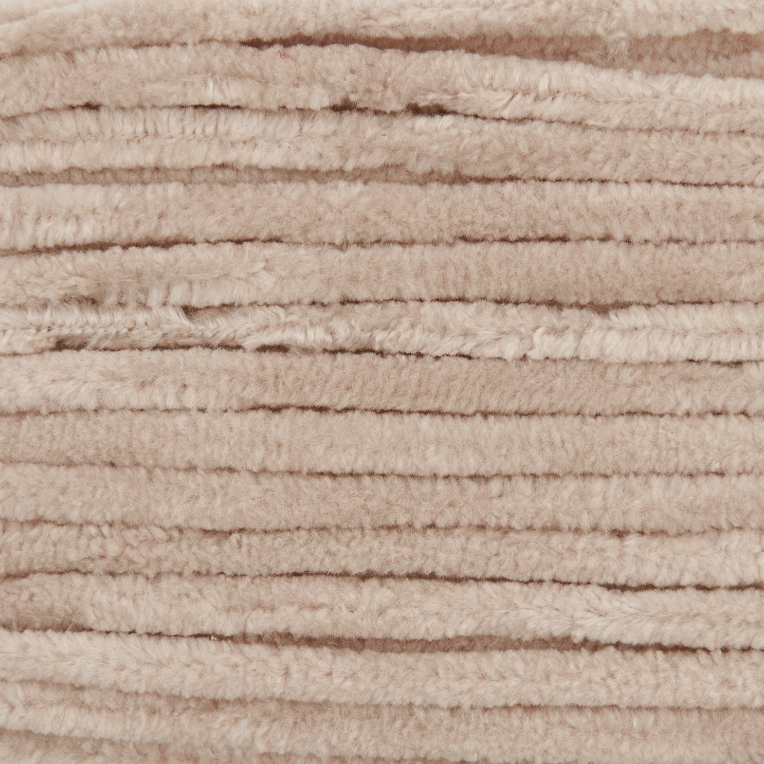 Creative Chenillove, weiches Garn in Beige von Rico Design, 100g 110m, ideal für Strickprojekte.
