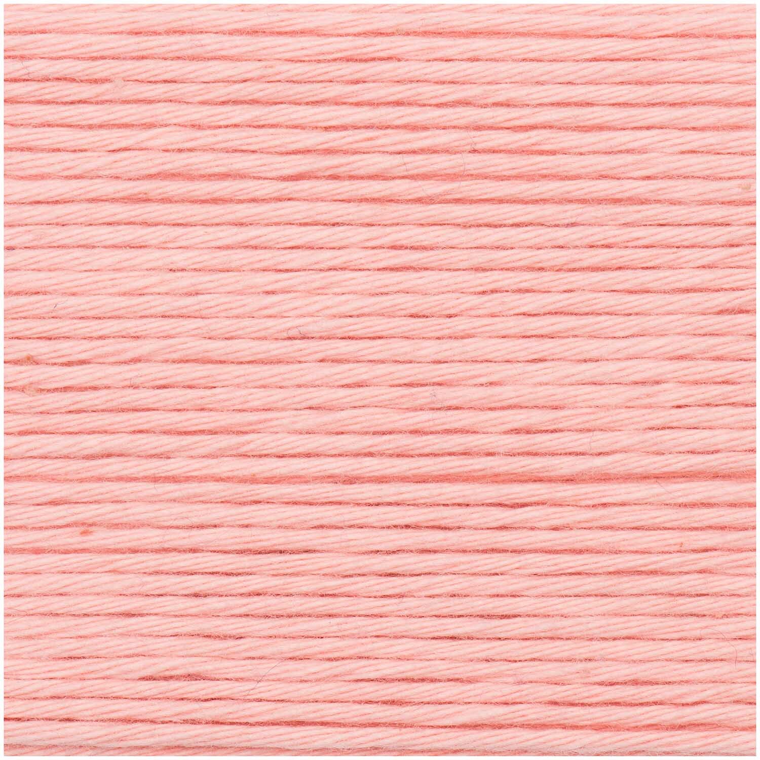 Creative Cotton aran, weiches Garn in Lachsfarbe von Rico Design, 50g Knäuel mit 85m Länge. Ideal für Strickprojekte.