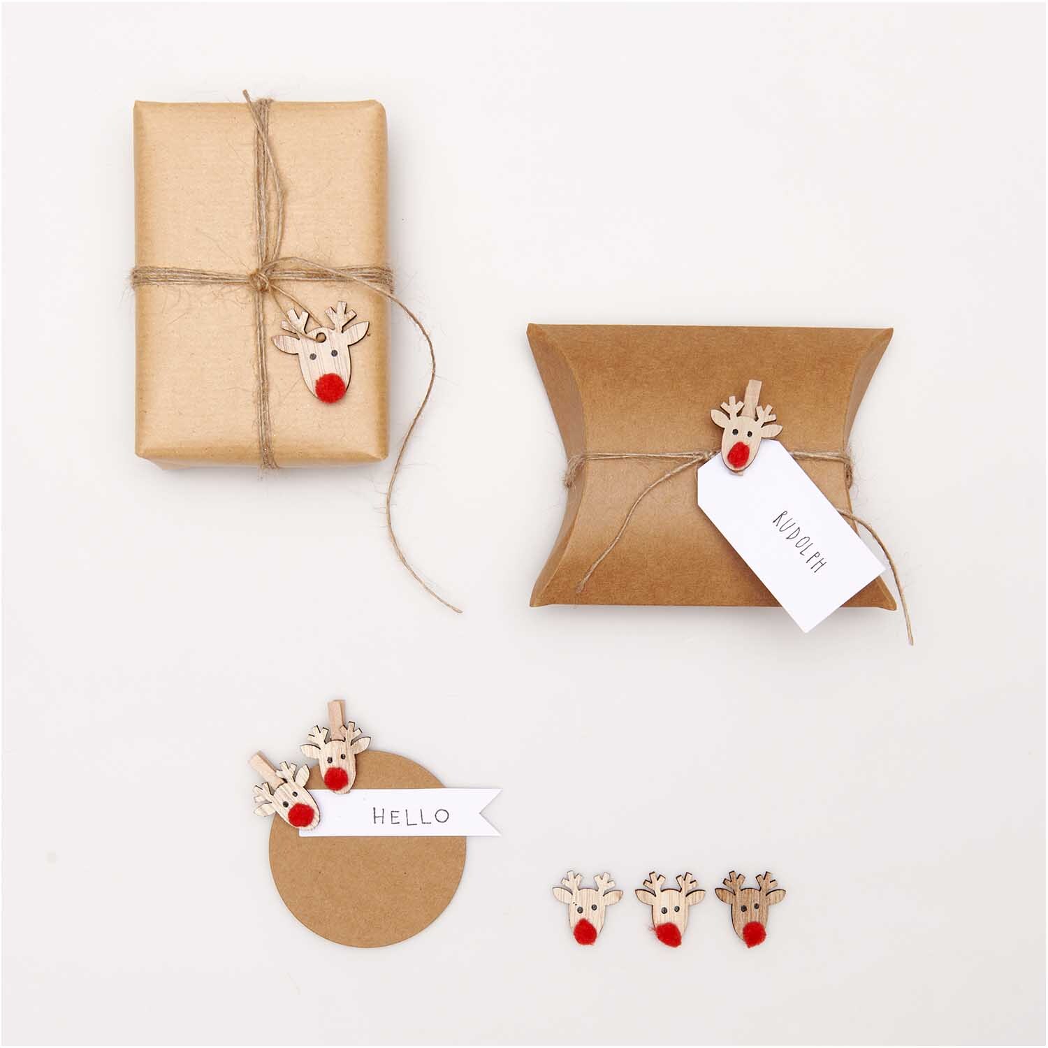 Dekoklammern Rentier 3cm 8 Stück: Naturfarbene Rentierklammern von Rico Design, ideal zum Verzieren von Geschenken.