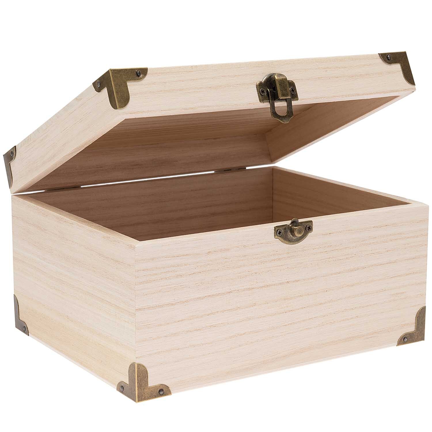 Holz-Schatztruhe mit Beschlägen Größe 20x16x11cm von Rico Design