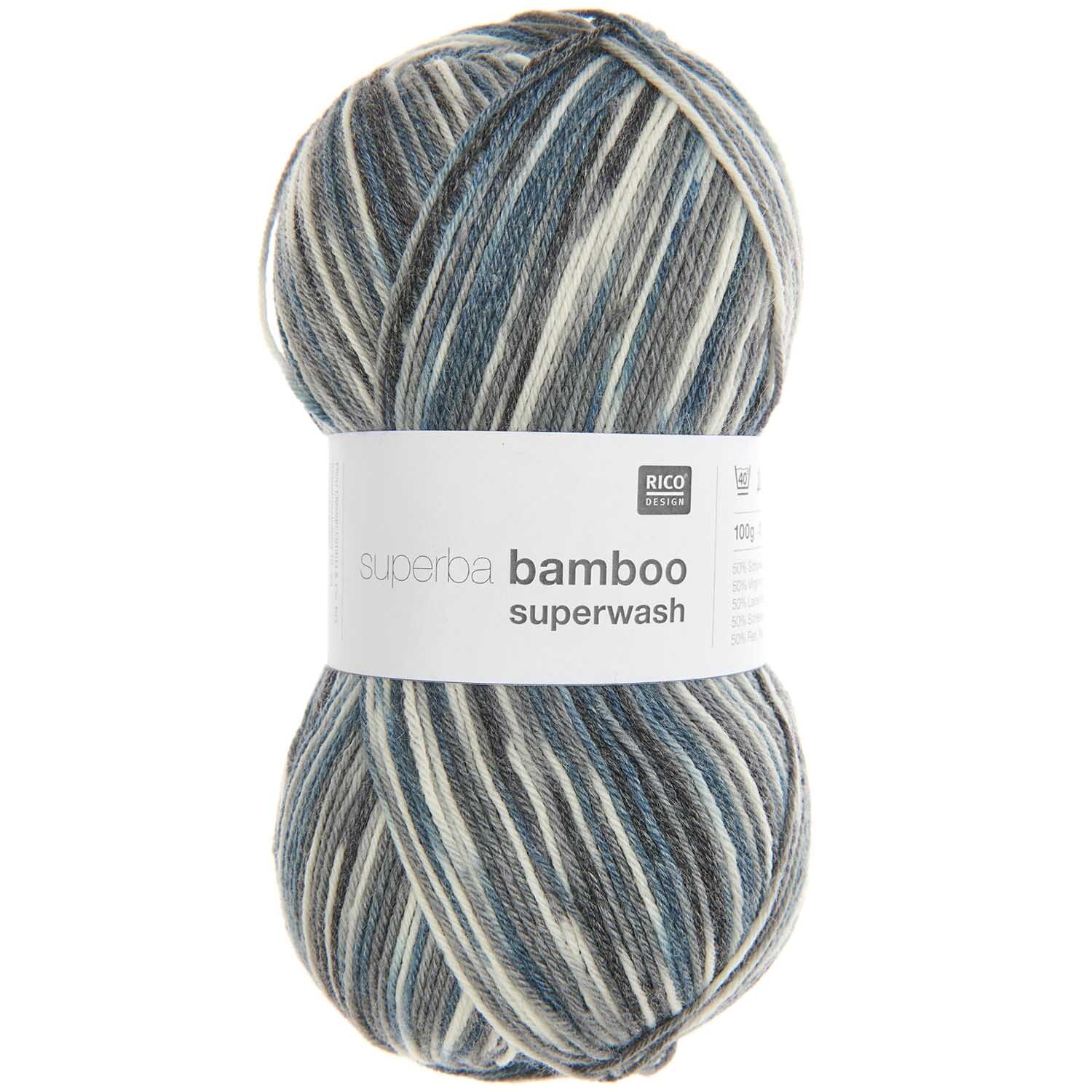 Superba Bamboo superwash: Weiches Garn in Blau- und Grautönen, 100g, 420m, ideal für Strickprojekte.