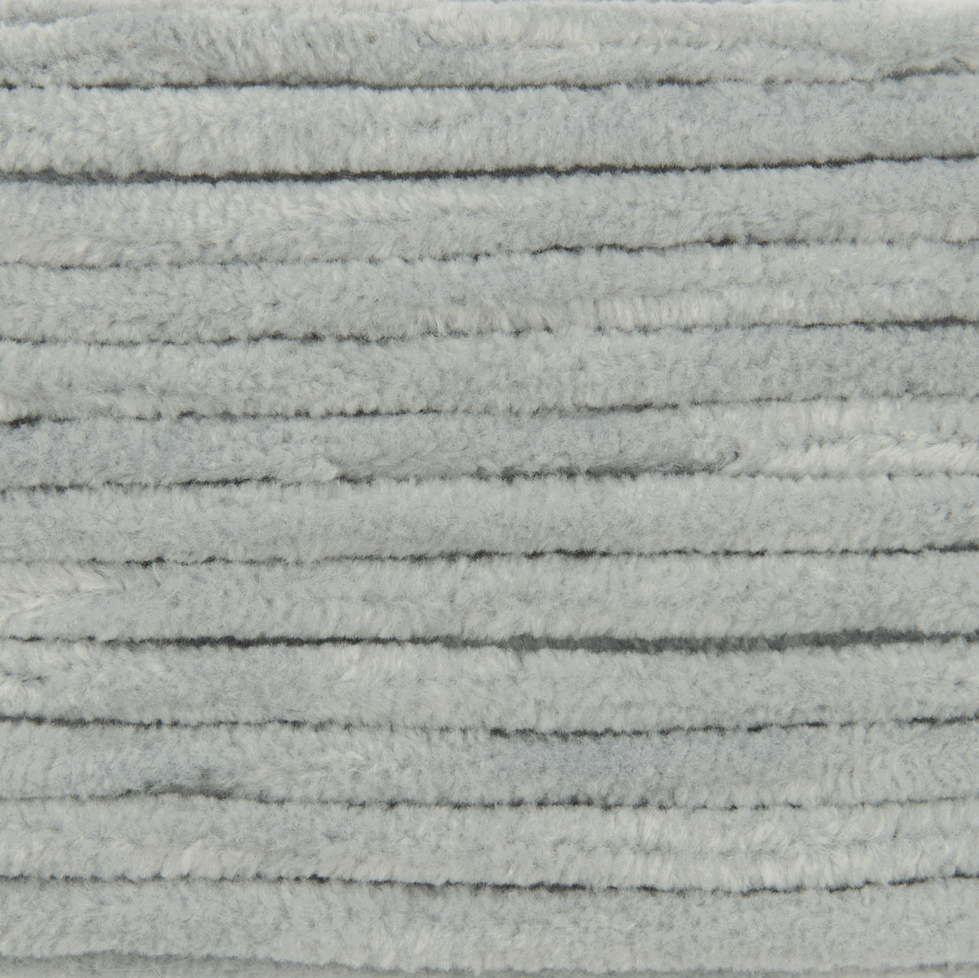 Creative Chenillove von Rico Design: Weiches, graues Chenillegarn, ideal für Strickprojekte.