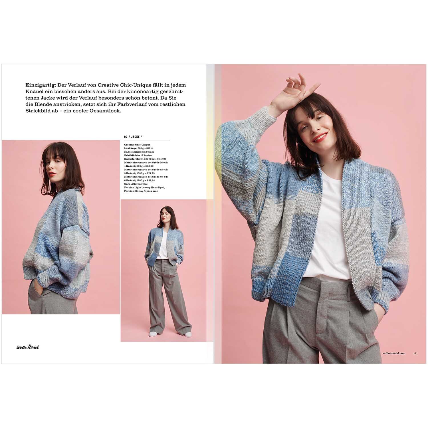 Die Neue Masche Nr. 04 Herbst: Frau trägt blauen Strickpullover von Wolle Rödel, kombiniert mit grauer Hose.