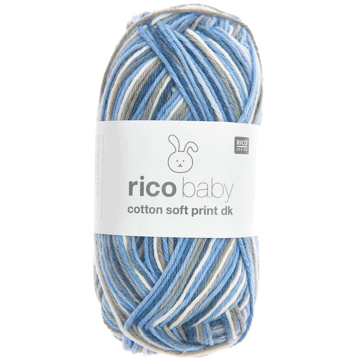 Rico Baby Cotton Soft Print dk: Weiches Garn in Blau-Petrol von Rico Design, 50g Knäuel mit 125m Länge. Ideal für Babyprojekte.