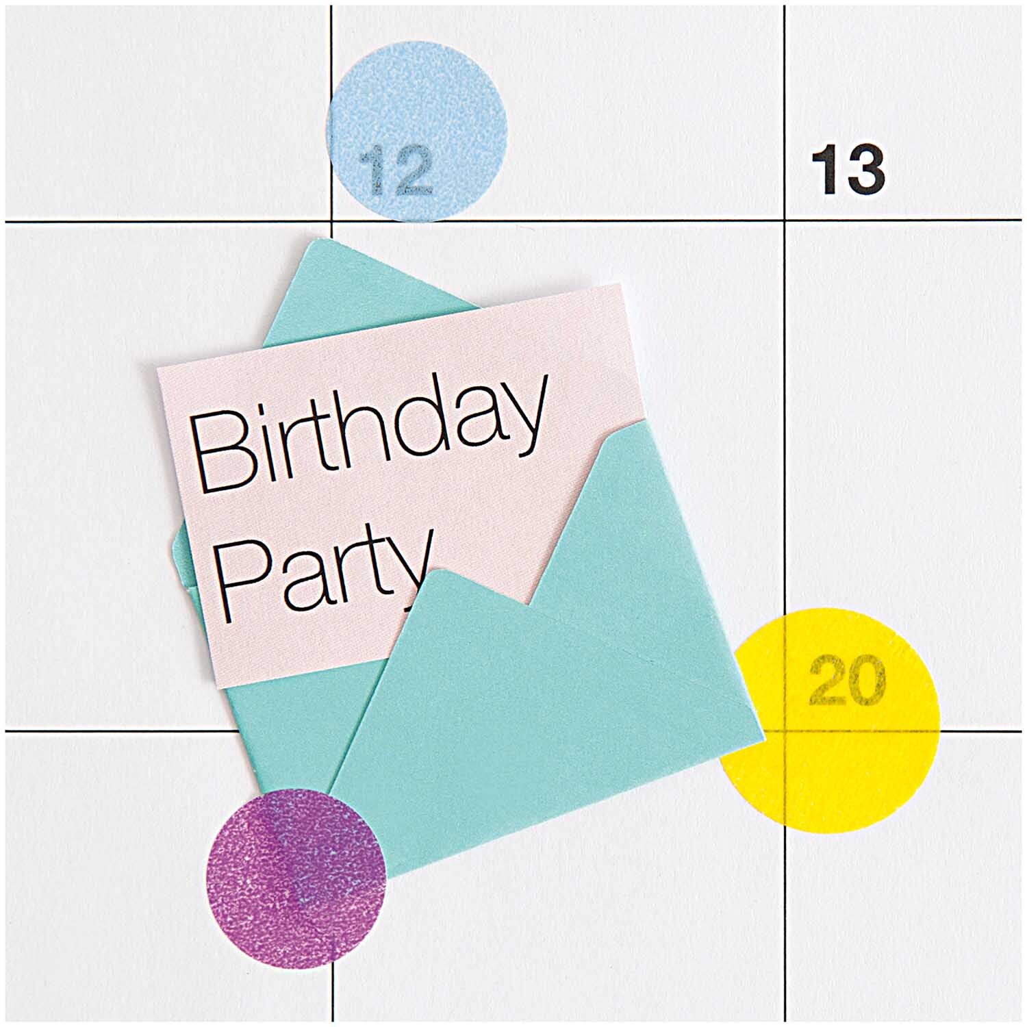 Office Sticker Punkte 15mm 4 Bogen von Rico Design auf einem Kalender mit bunten Punkten und einer Geburtstagskarte.
