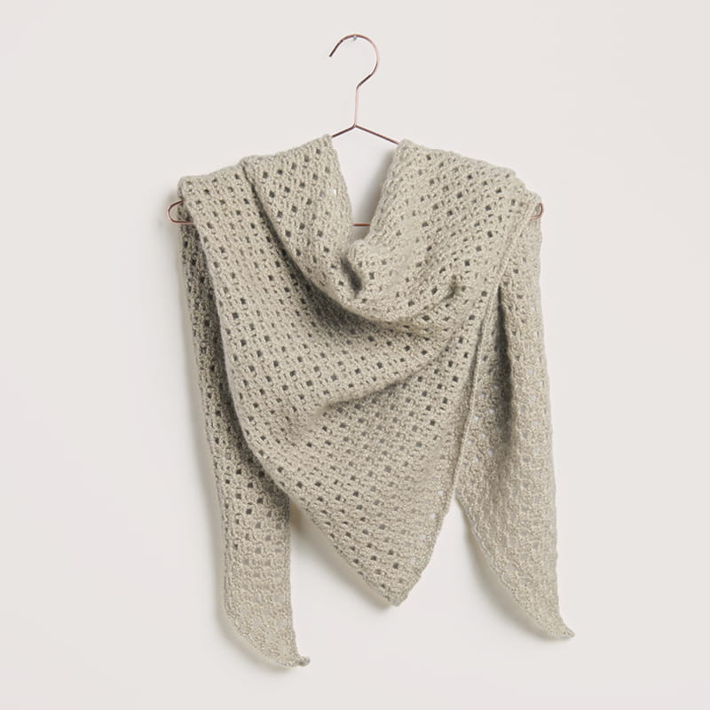 Gehäkeltes Tuch in Taupe: Modell 17 aus dem Heft Luxury Knits Summer Pieces
