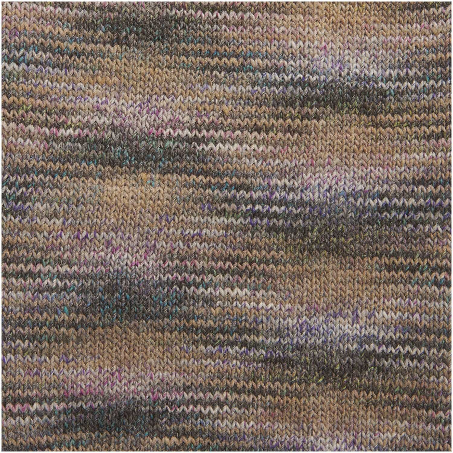Creative Colour Shift dk von Rico Design: Strickmuster in Erdtönen mit weichen Farbverläufen.