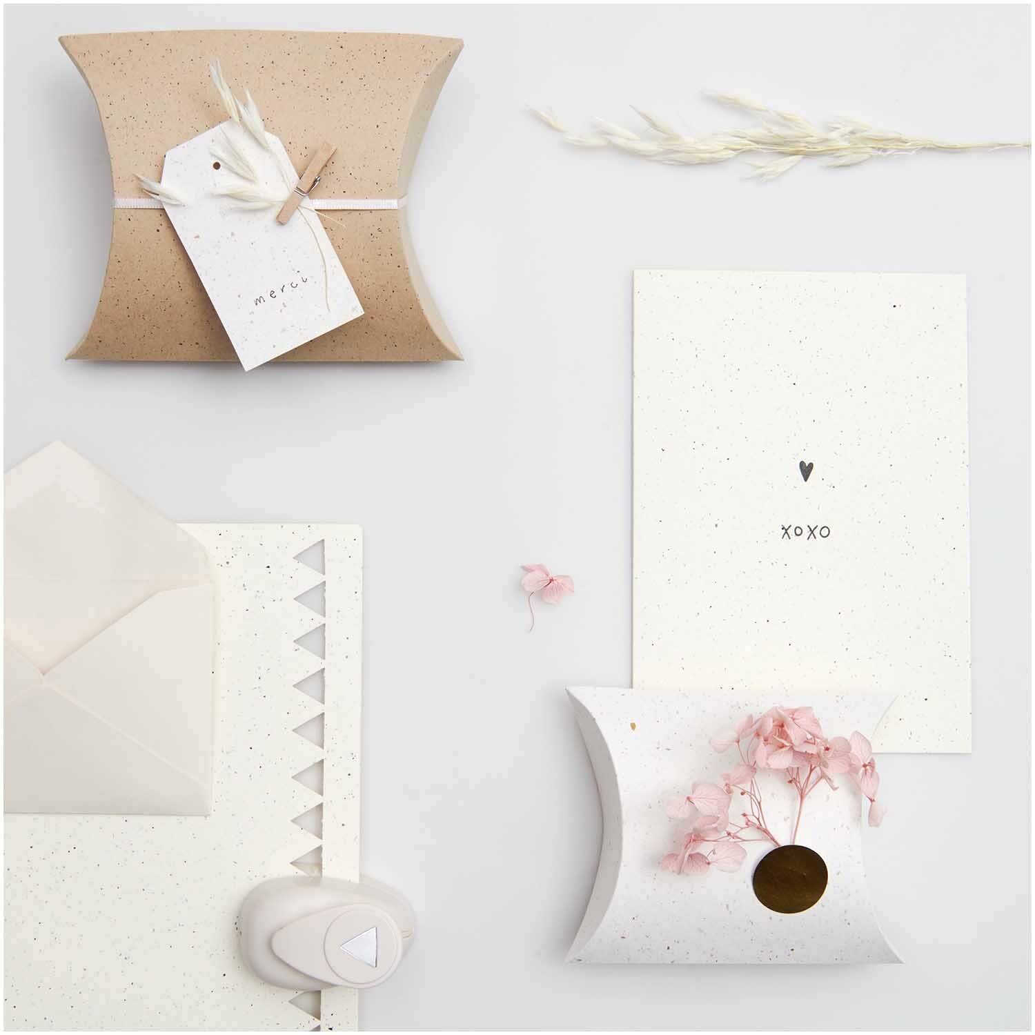 Paper Poetry Kartenset offwhite B6/B6 von Rico Design, 20-teilig, mit eleganten Karten und Umschlägen in sanften Tönen, ideal für besondere Anlässe.