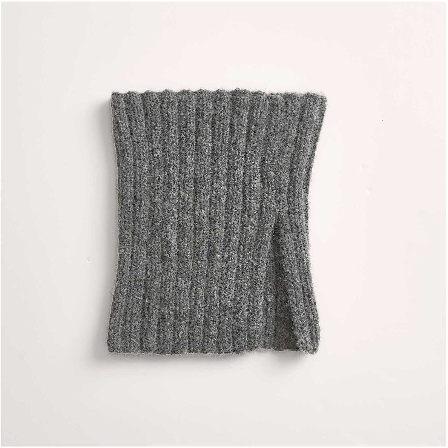 Strickset Kragen Modell 18 aus Luxury Knits Winter Special in Anthrazit, geripptes Design.