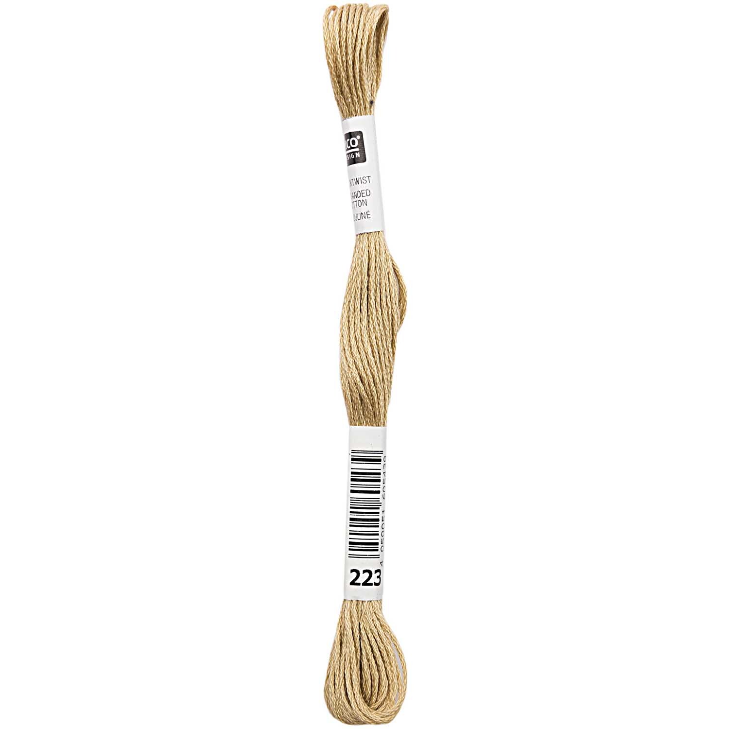 Sticktwist 8m von Rico Design in Beige, ideal für Stickprojekte. Garnrolle mit Etikett und Barcode.