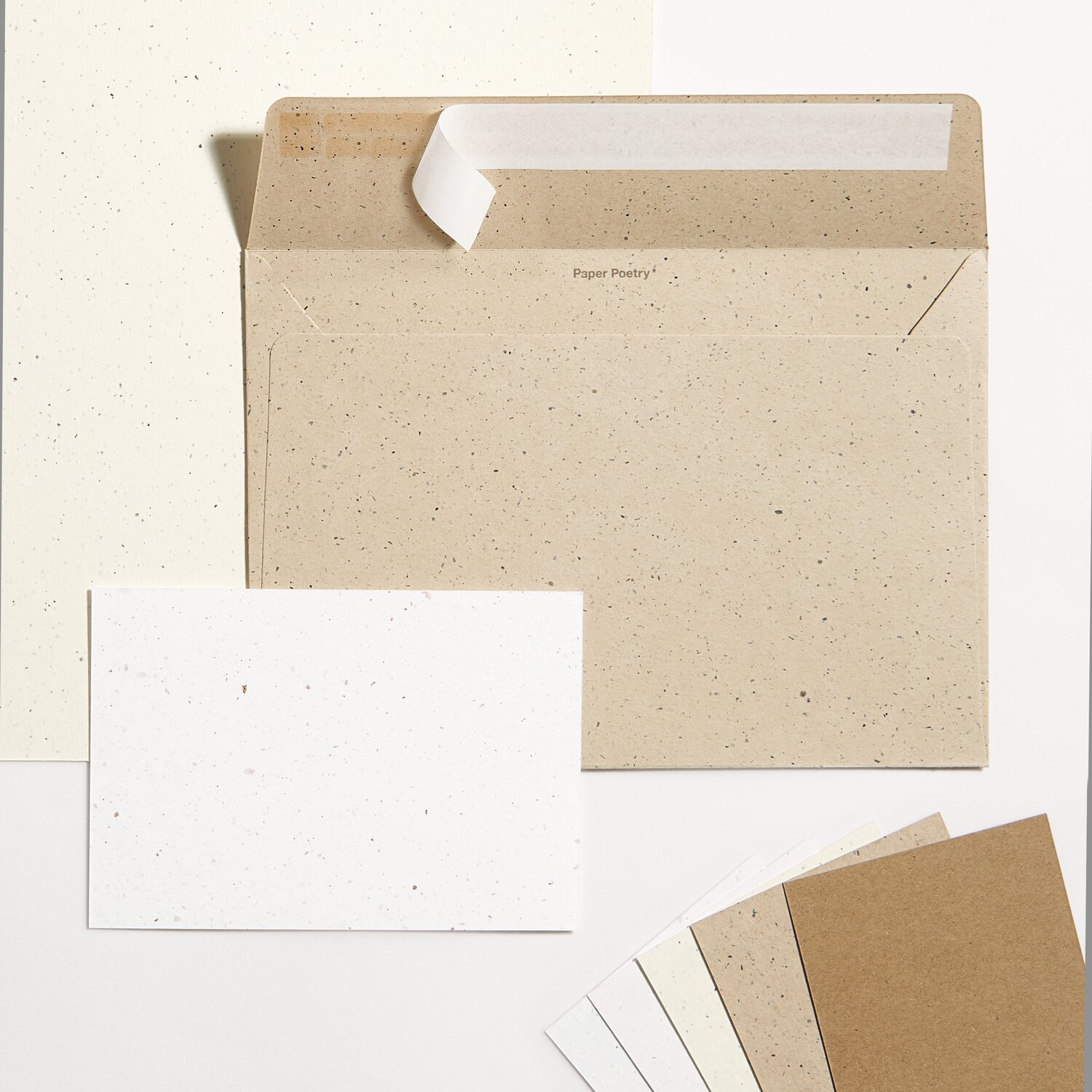 Paper Poetry Renew Karten A5, 5 Stück, Offwhite-roségold, mit Umschlägen von Rico Design. Ideal für stilvolle Einladungen und Grüße.