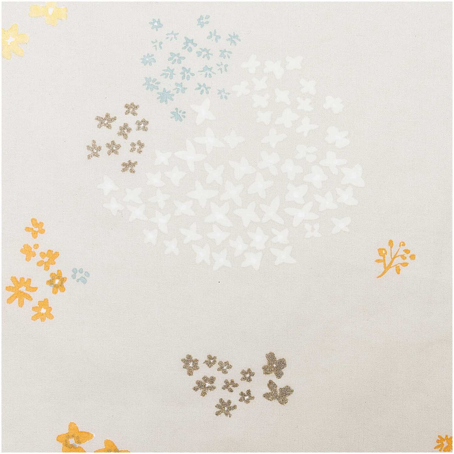 Druckstoff Crafted Nature Blumen grau-metallic mit floralen Mustern in Weiß, Gelb und Blau. Ideal für kreative Nähprojekte.
