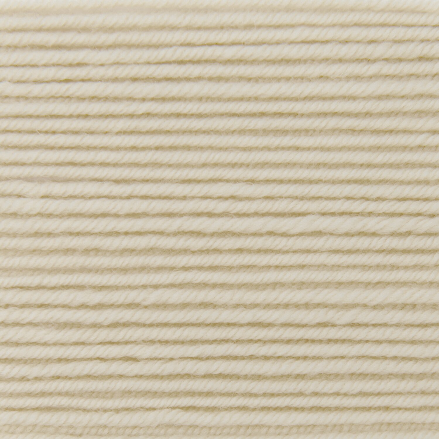 Essentials Merino dk, feines naturhelles Garnknäuel von Rico Design, Strukturaufnahme des weichen Wollfadens, Subtitel 50g 110m
