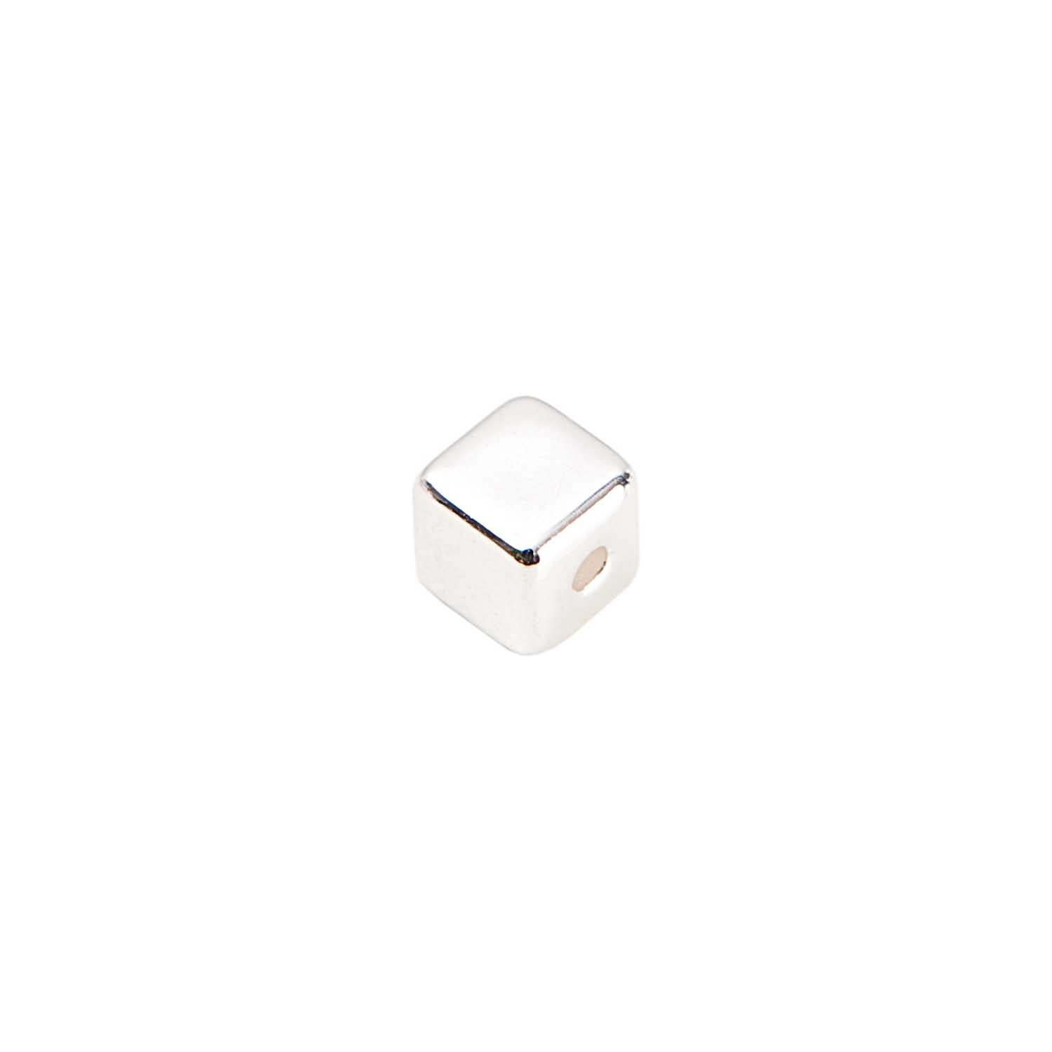 Würfel silber 6x6mm 45 Stück von Rico Design, glänzend und ideal für Schmuckdesigns.
