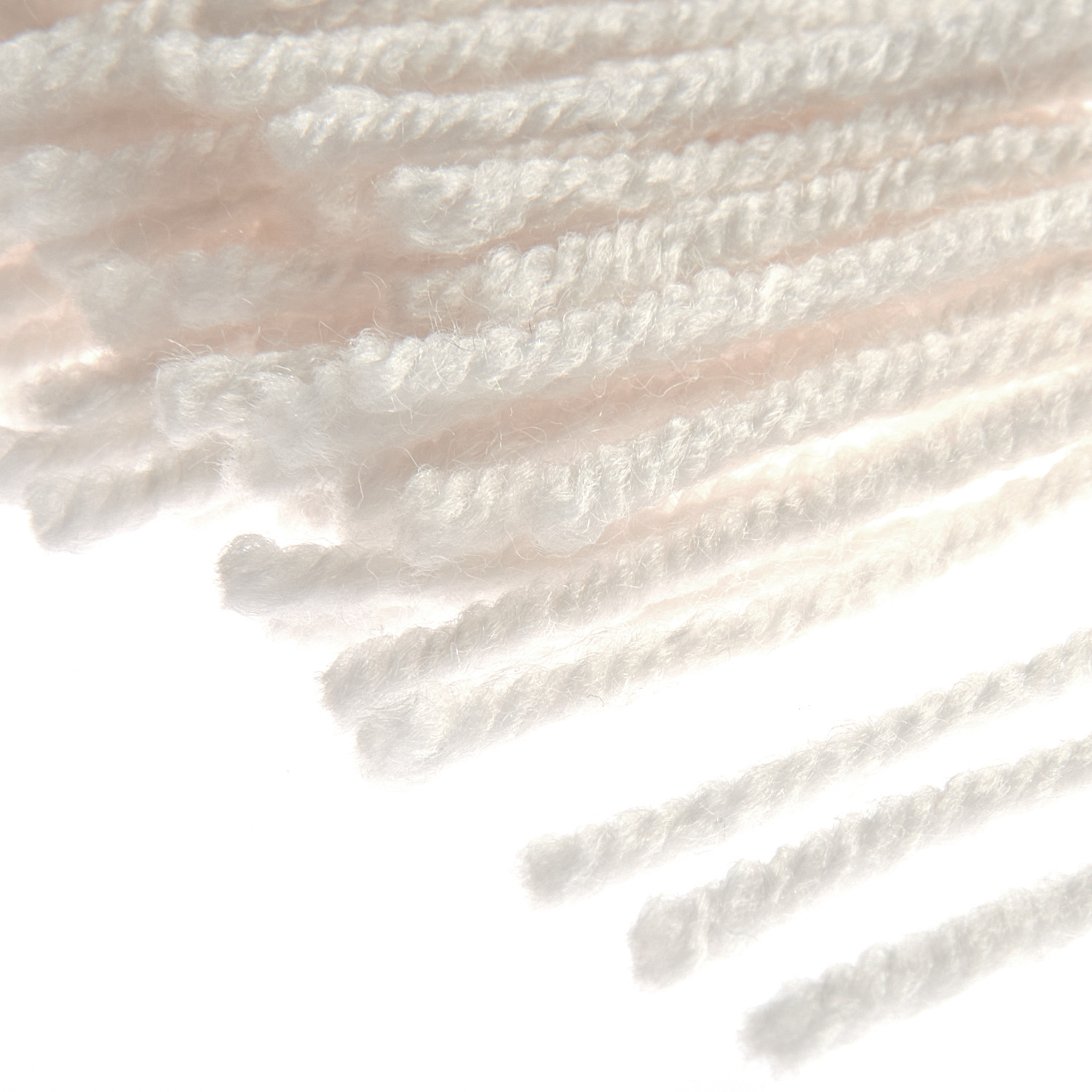 Rico Hooki Hooki Knüpfgarn in Weiß, ideal für kreative Handarbeiten. Weiche Textur, 10 cm Länge. Perfekt für DIY-Projekte.