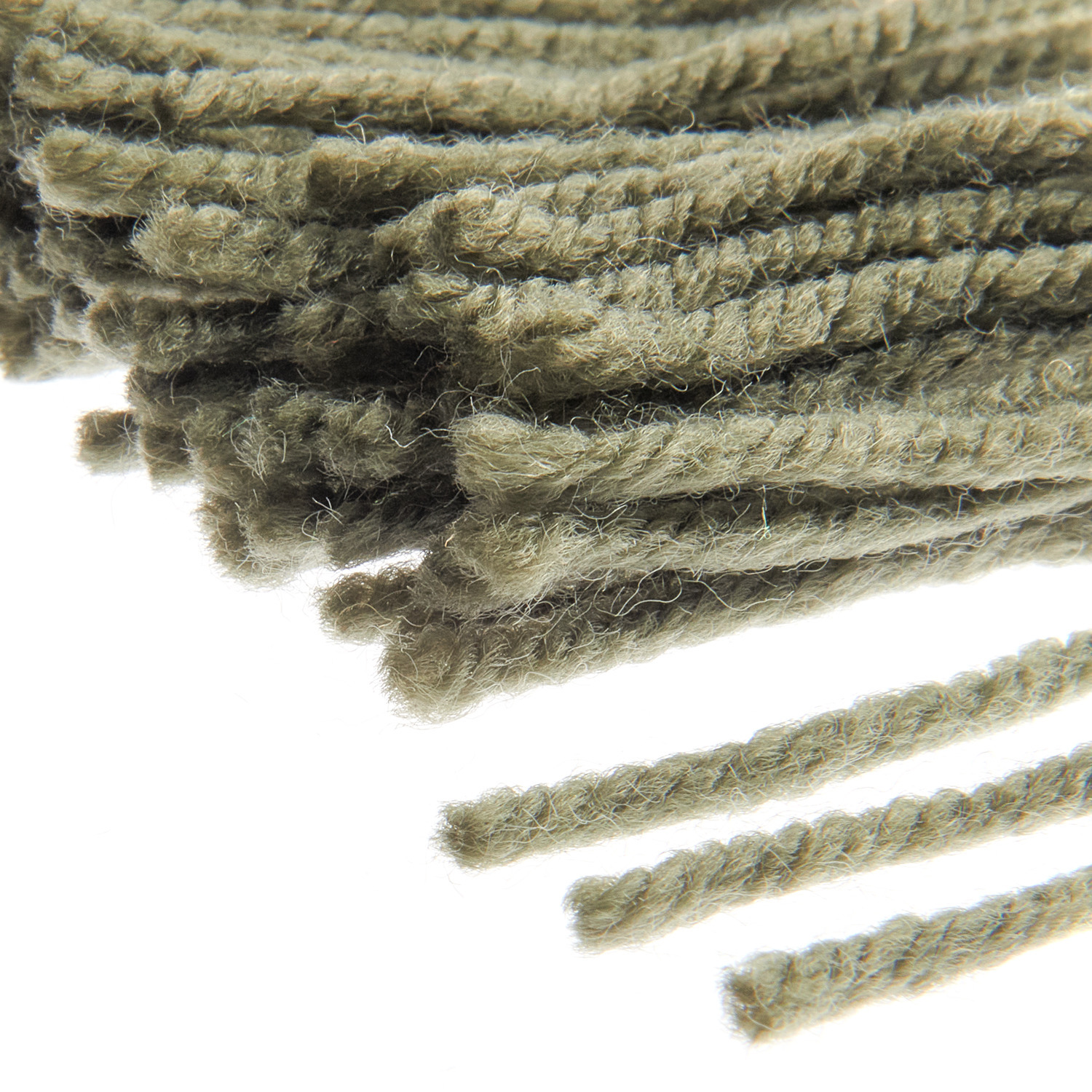 Rico Hooki Hooki Knüpfgarn in Oliv, 6,5cm Länge. Ideal für kreative Handarbeiten und DIY-Projekte. Hochwertige Textur für vielseitige Anwendungen.