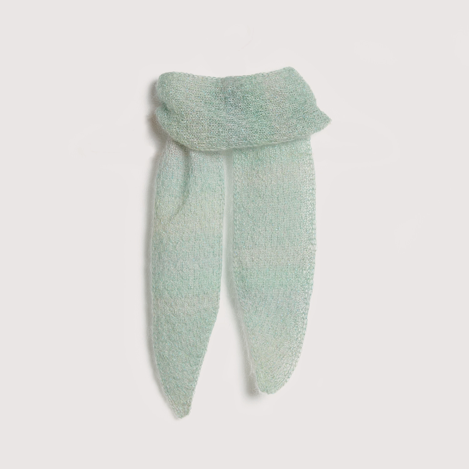 Creative Make It Blümchen: Ein zartes, gestricktes Tuch in Pastellgrün aus Mohair-Seide-Mischung. Ideal für Frühling und Sommer.