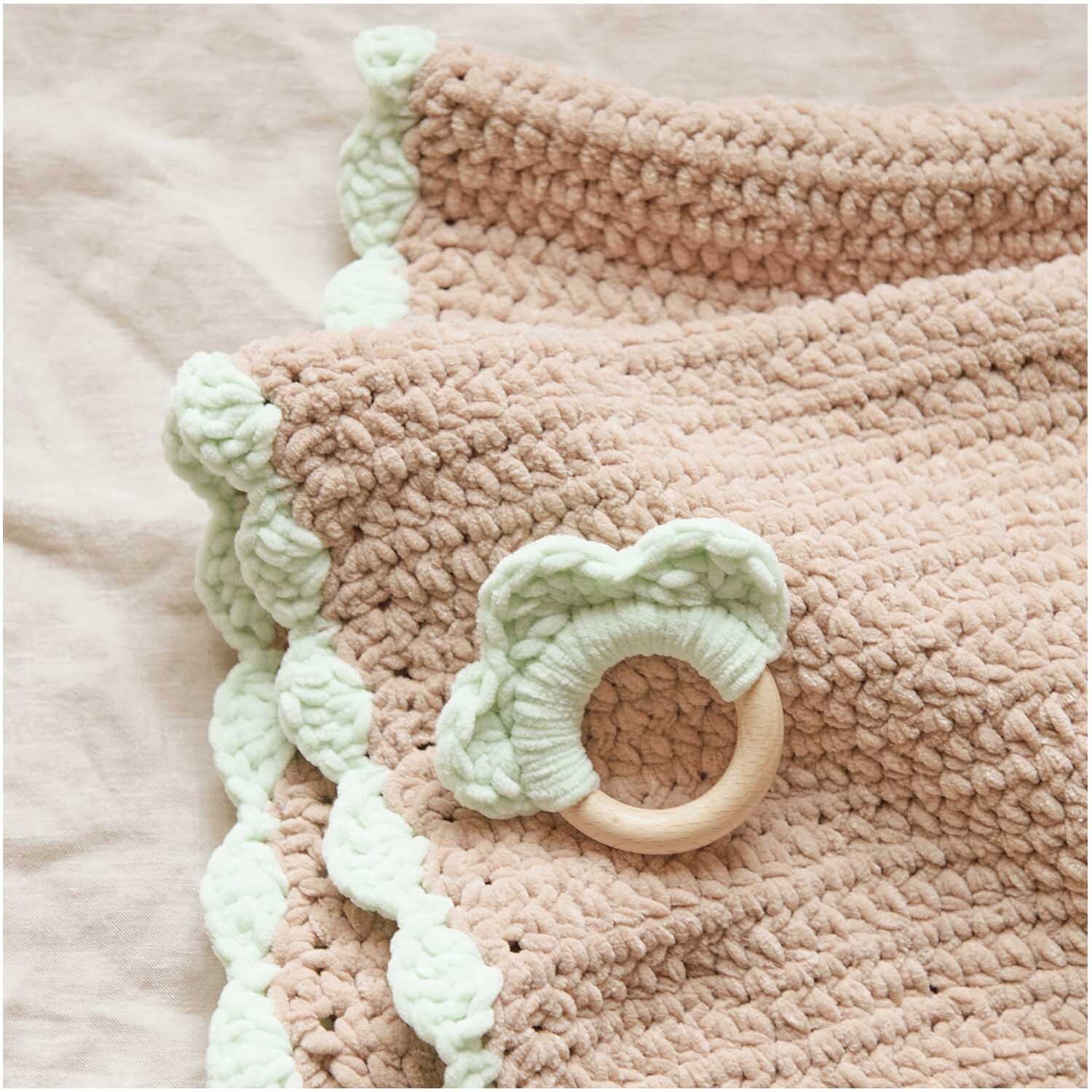 Häkelset Decke Modell 06 aus Baby Chenillove von Rico Design