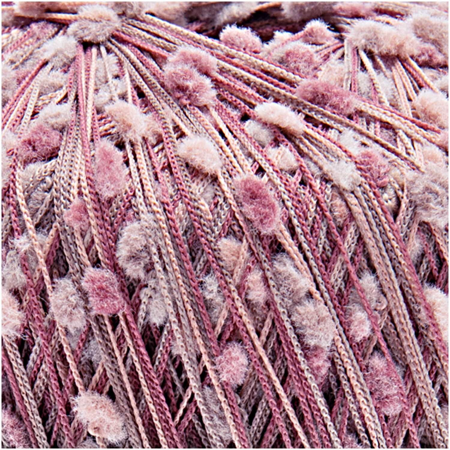 Creative Jazz Up: Flauschiges Garn in Altrosa von Rico Design, ideal für kreative Strickprojekte.