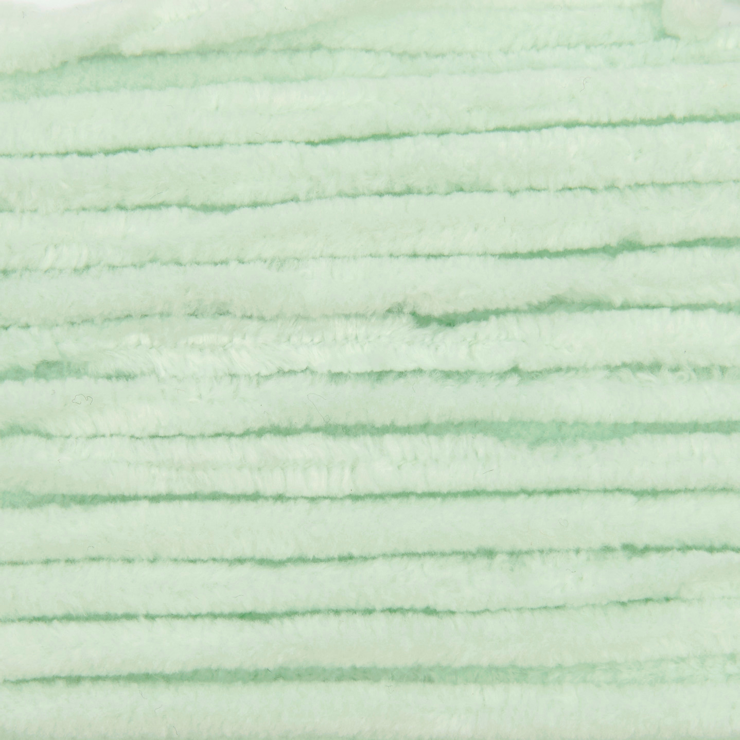 Creative Chenillove: Weiches, mintfarbenes Garn von Rico Design, ideal für Strickprojekte.