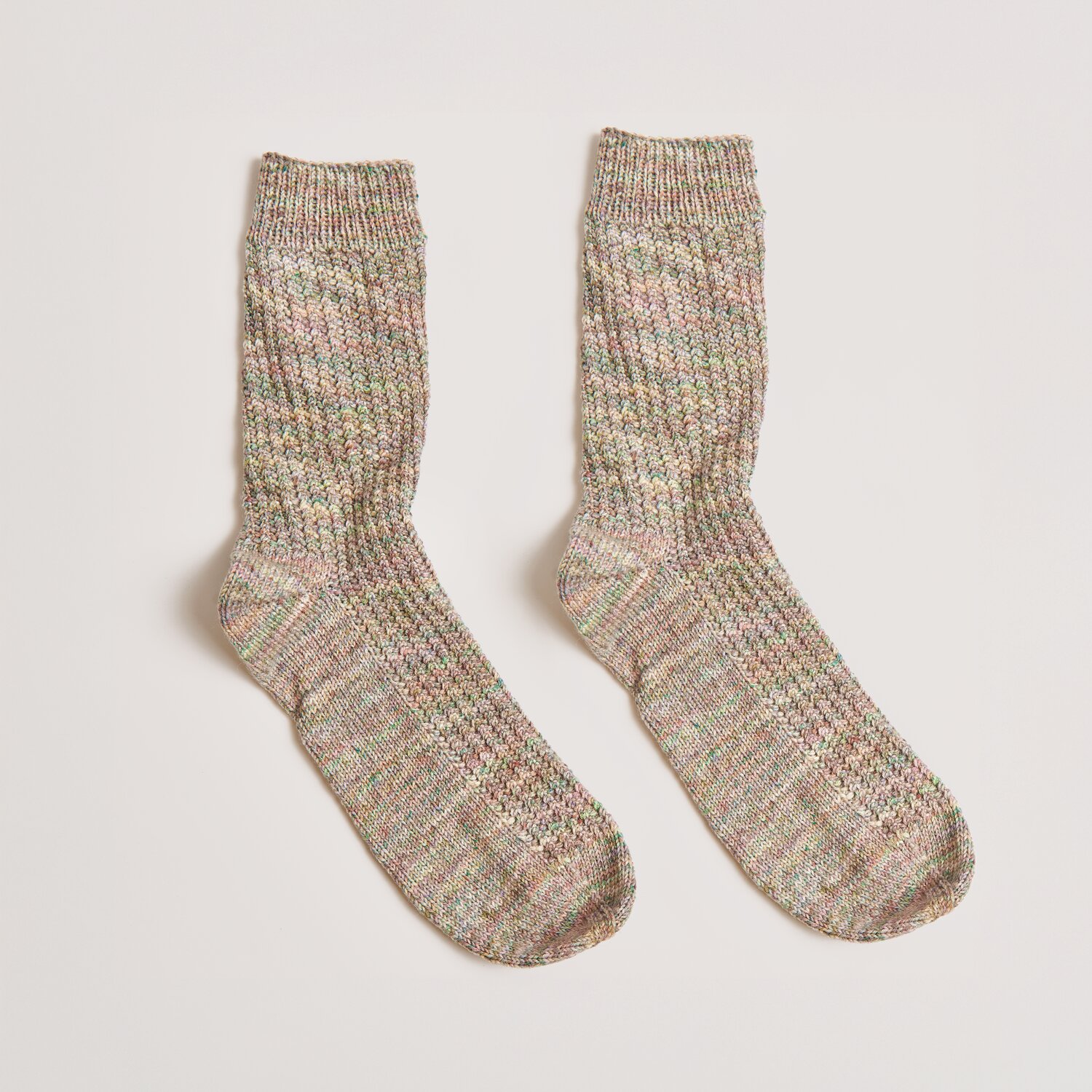 Gestrickte Socken mehrfarbig