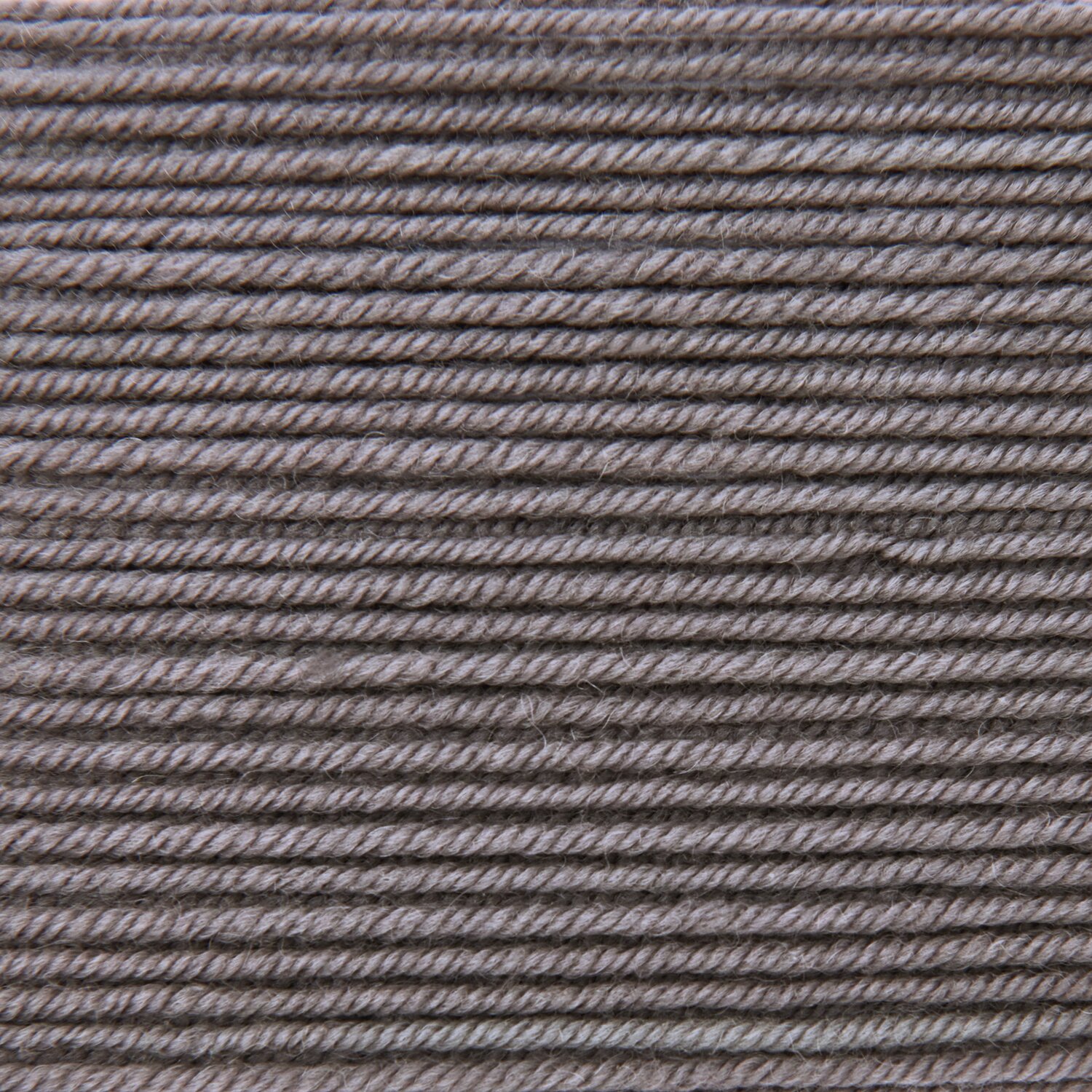 Essentials Merino dk, feines Strickgarn von Rico Design, dicht gewickelt in dezentem Grau, ideal für weiche Projekte, Lauflänge 50g 110m