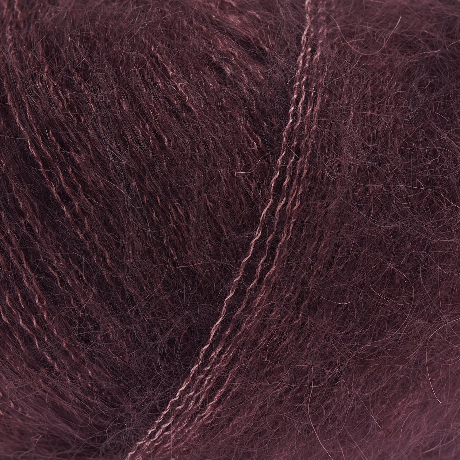 Essentials Super Kid Mohair Loves Silk, weiches Garn in dunklem Rot von Rico Design, ideal für Strickprojekte.