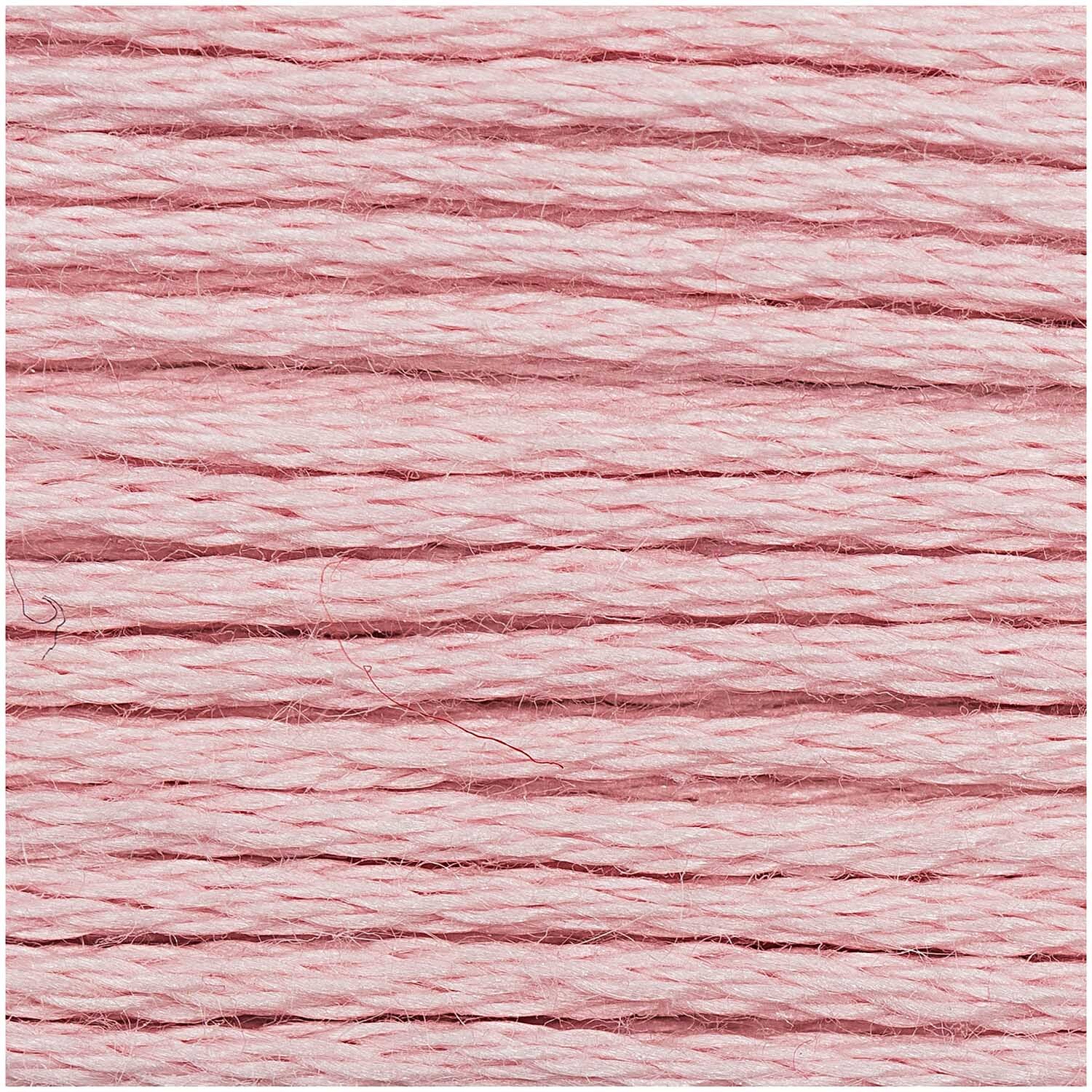 Sticktwist 8m von Rico Design in zartem Rosa, ideal für Stickprojekte und Handarbeiten.