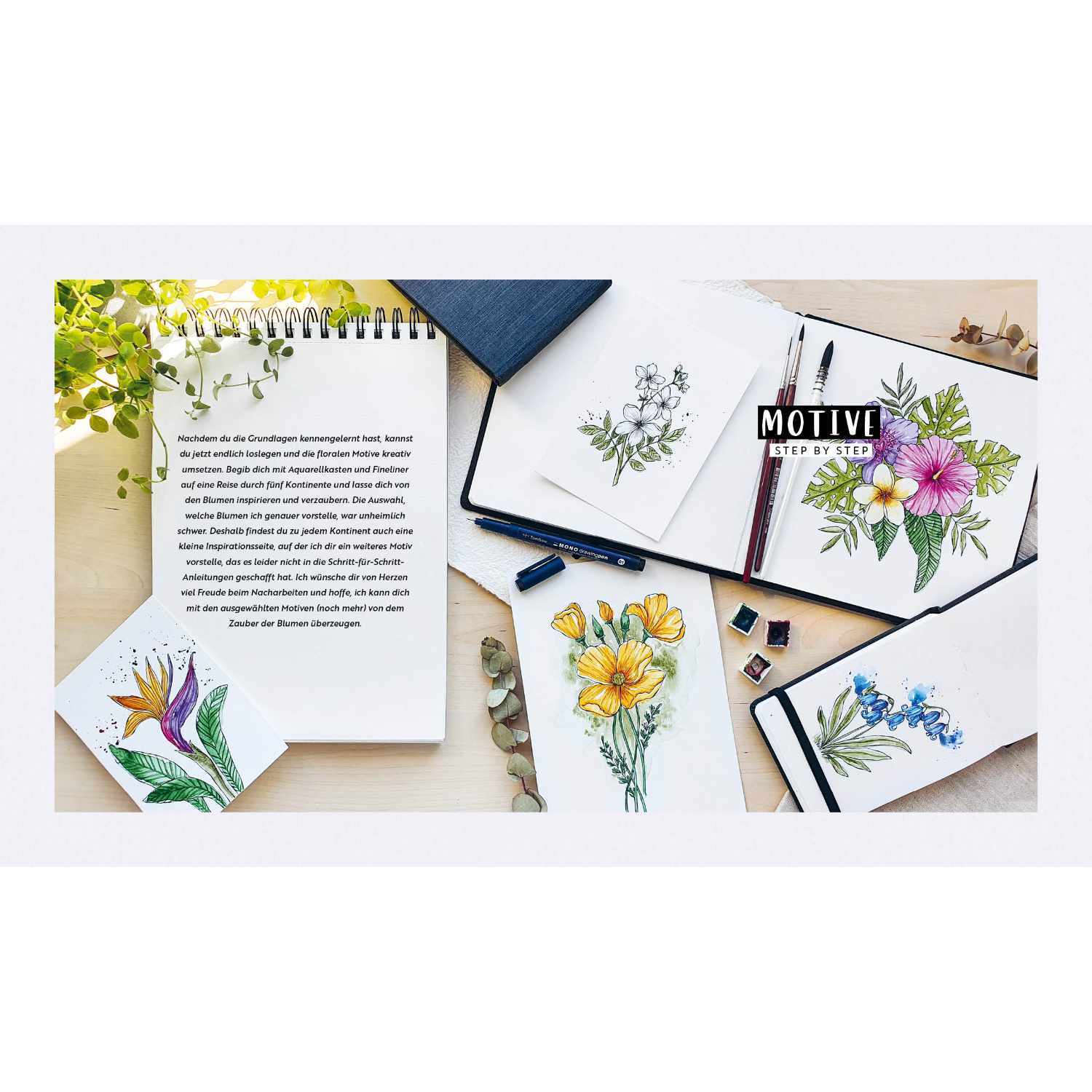 Watercolor - Florale Motive Around The World: Skizzenbuch mit bunten Blumenillustrationen und Aquarellfarben auf einem Tisch arrangiert.